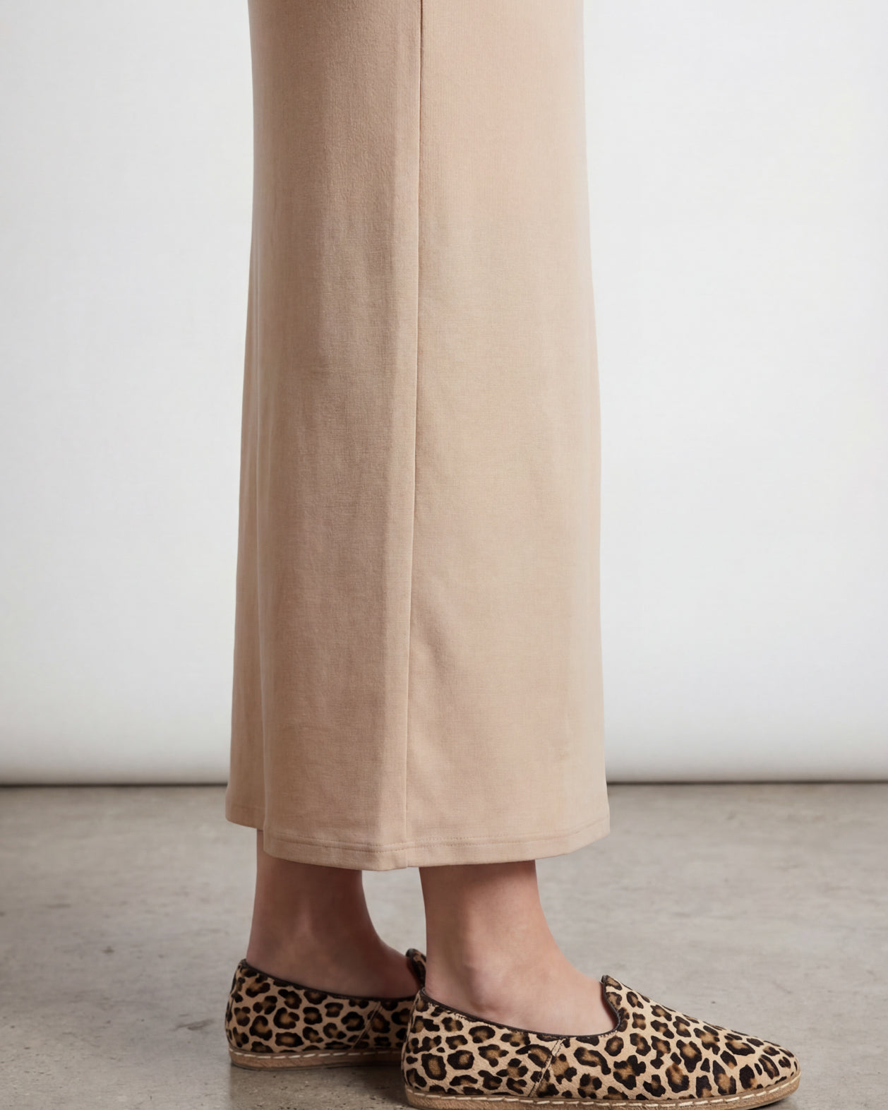 Model wearing Nuggles® 36" Classic Skirt in Khaki