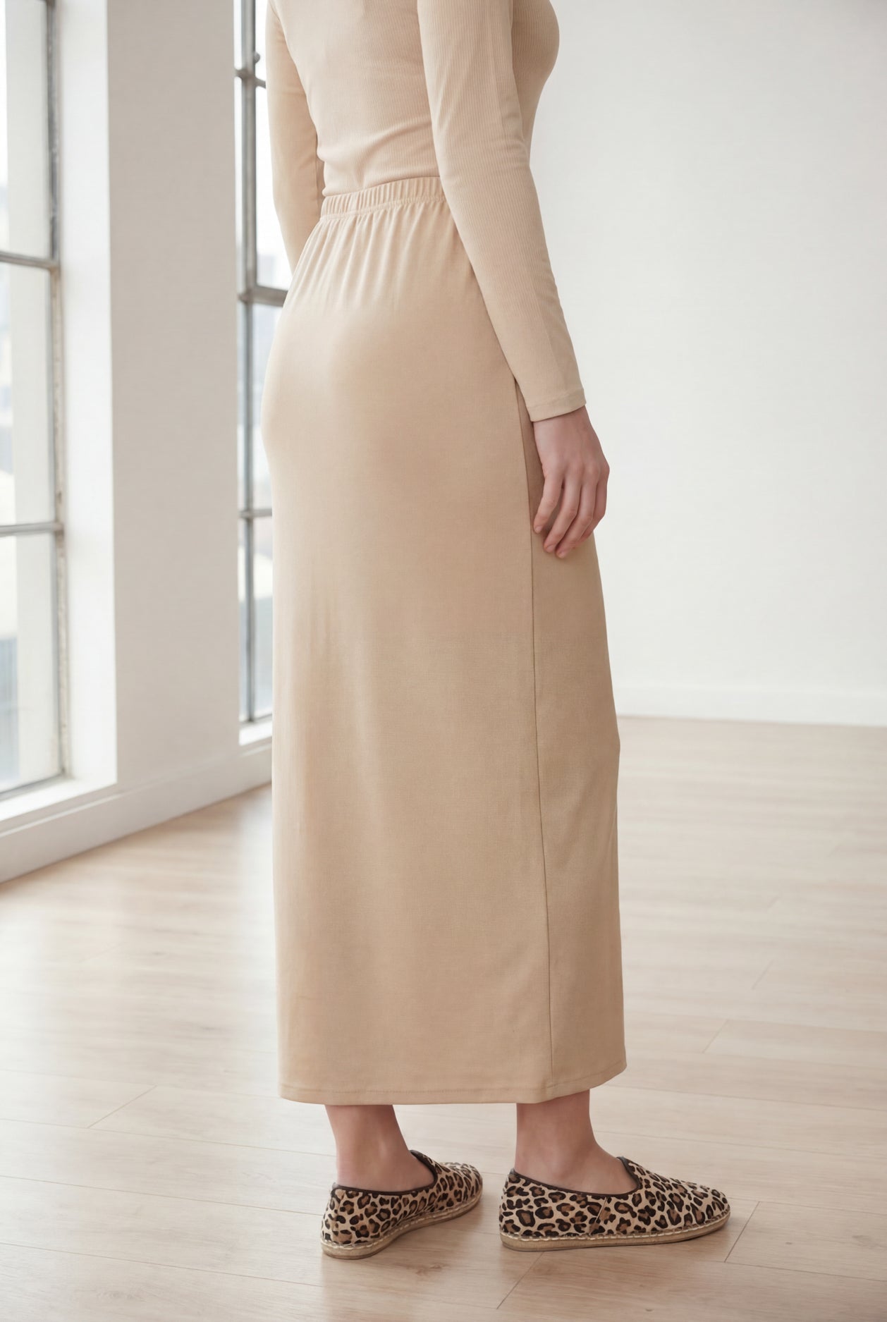 Model wearing Nuggles® 36" Classic Skirt in Khaki