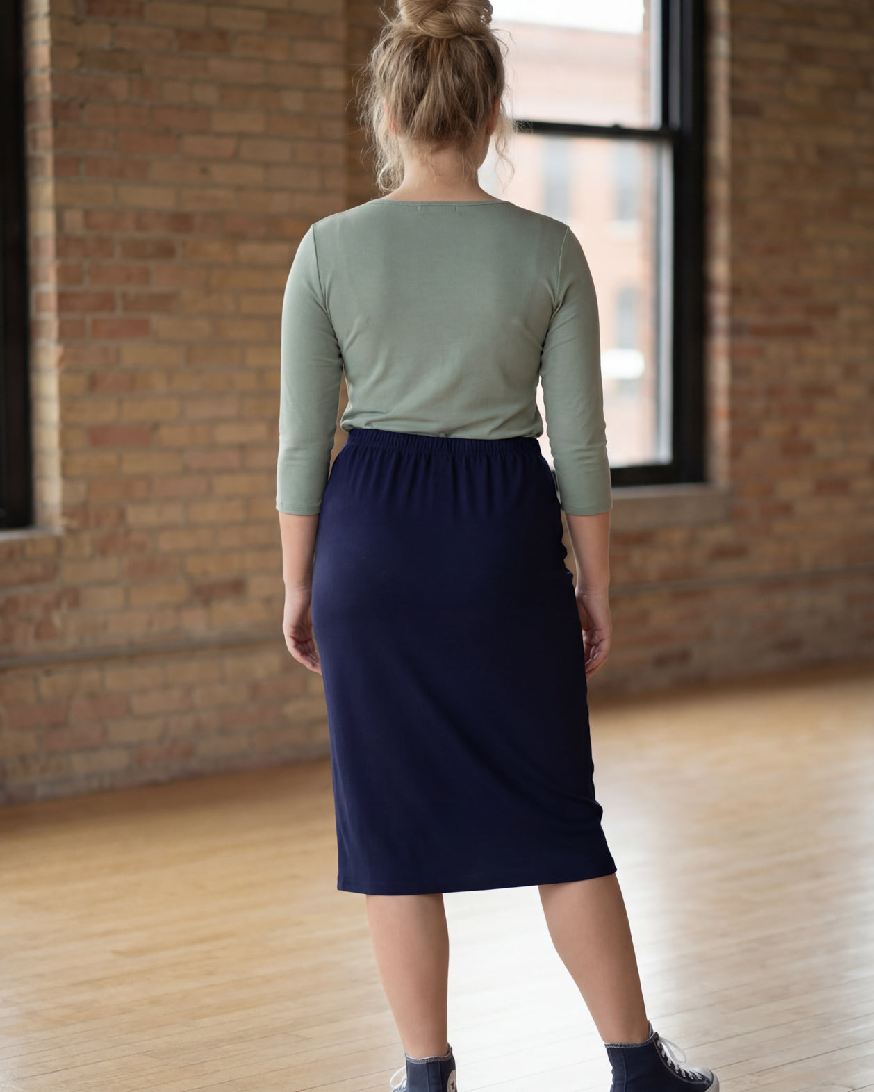 Model wearing Nuggles® 27" Classic Skirt in Navy