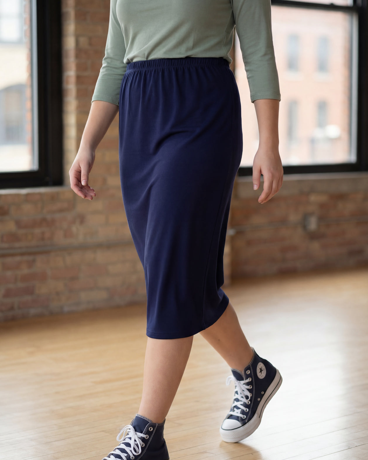 Model wearing Nuggles® 27" Classic Skirt in Navy