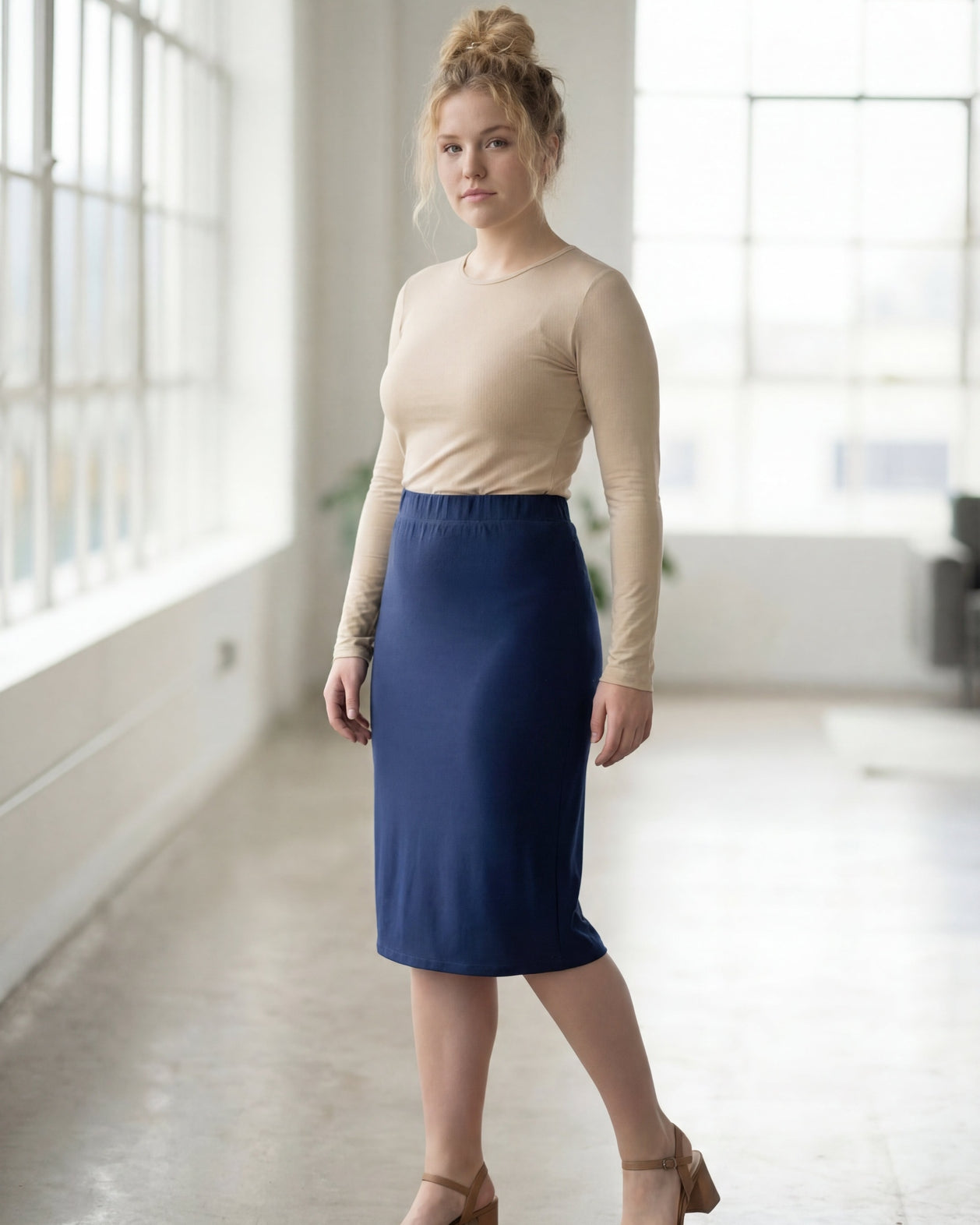 27" Lightweight Lined Pencil Skirt in Navy nuggles-clothing