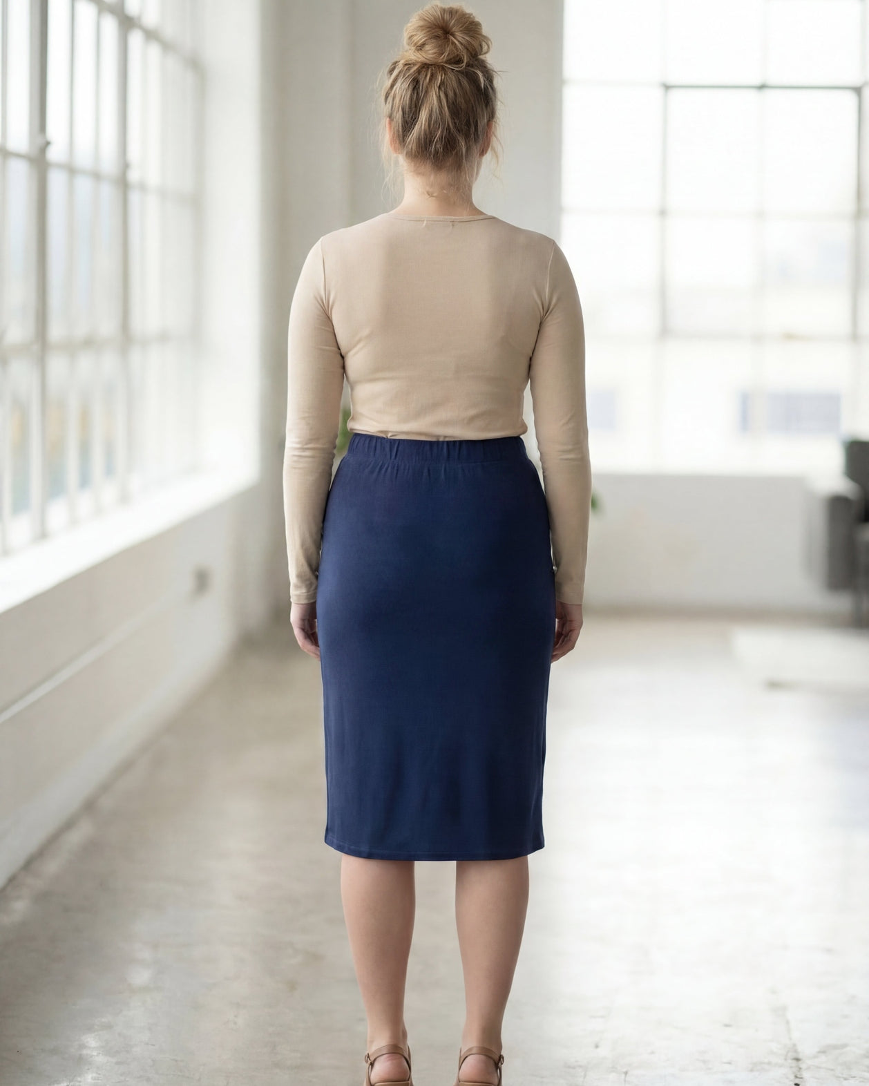 27" Lightweight Lined Pencil Skirt in Navy nuggles-clothing