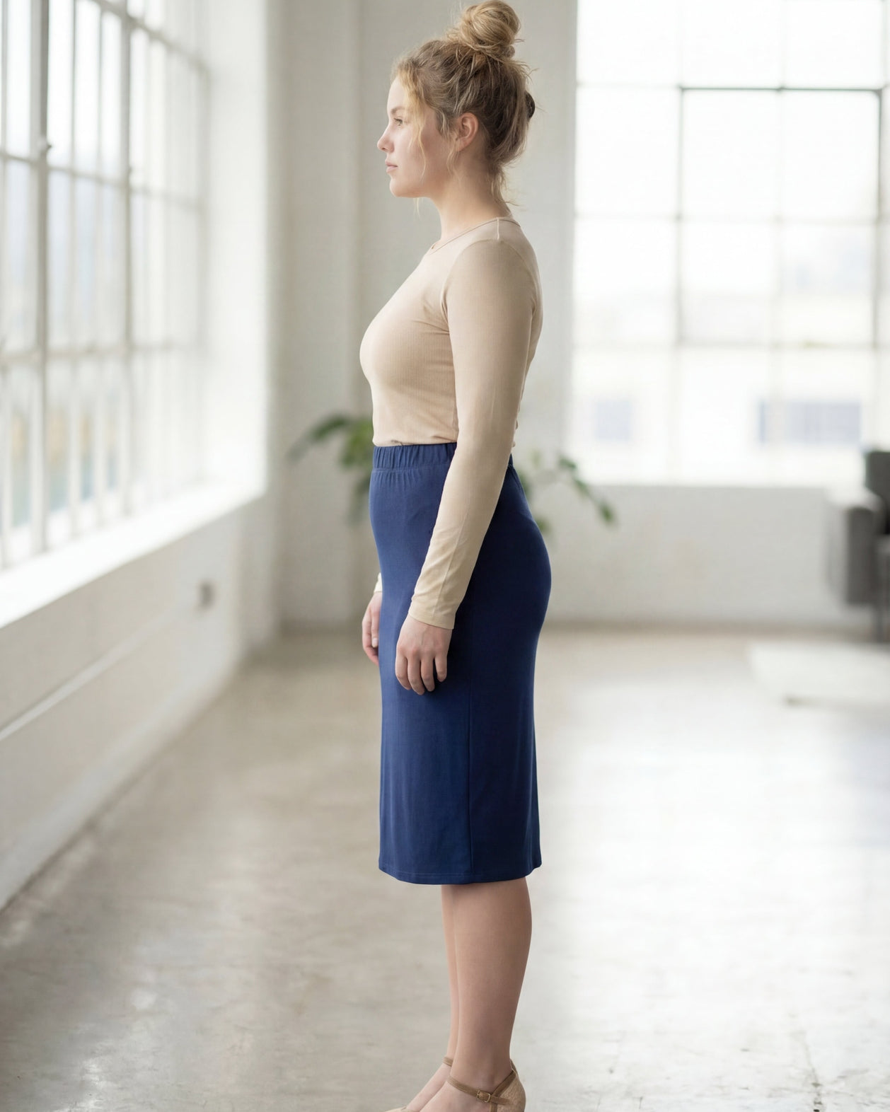 27" Lightweight Lined Pencil Skirt in Navy nuggles-clothing