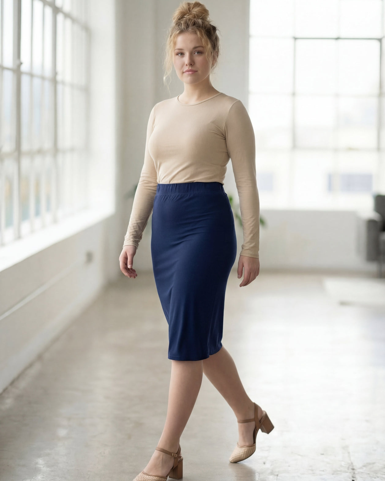27" Lightweight Lined Pencil Skirt in Navy nuggles-clothing