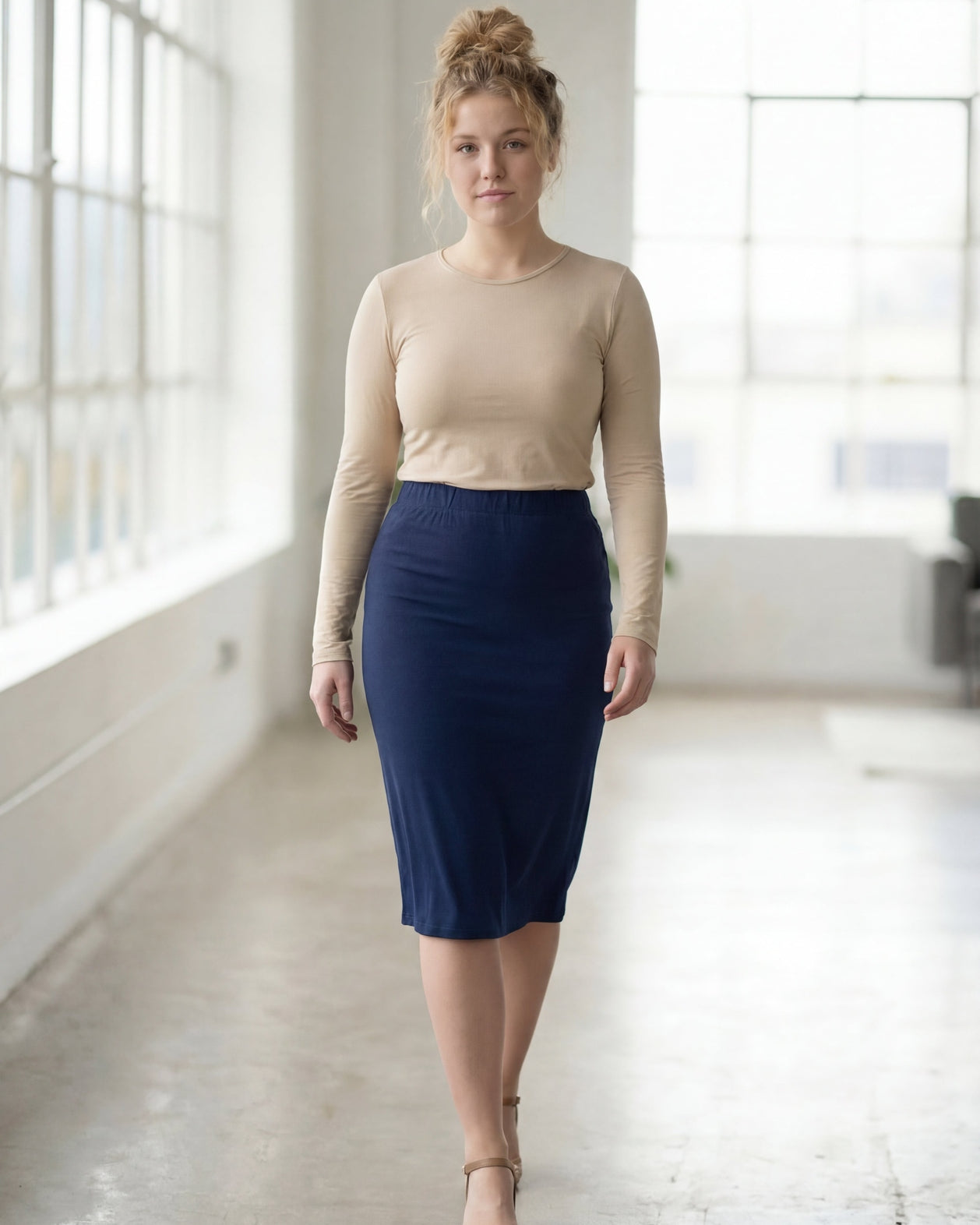 27" Lightweight Lined Pencil Skirt in Navy nuggles-clothing