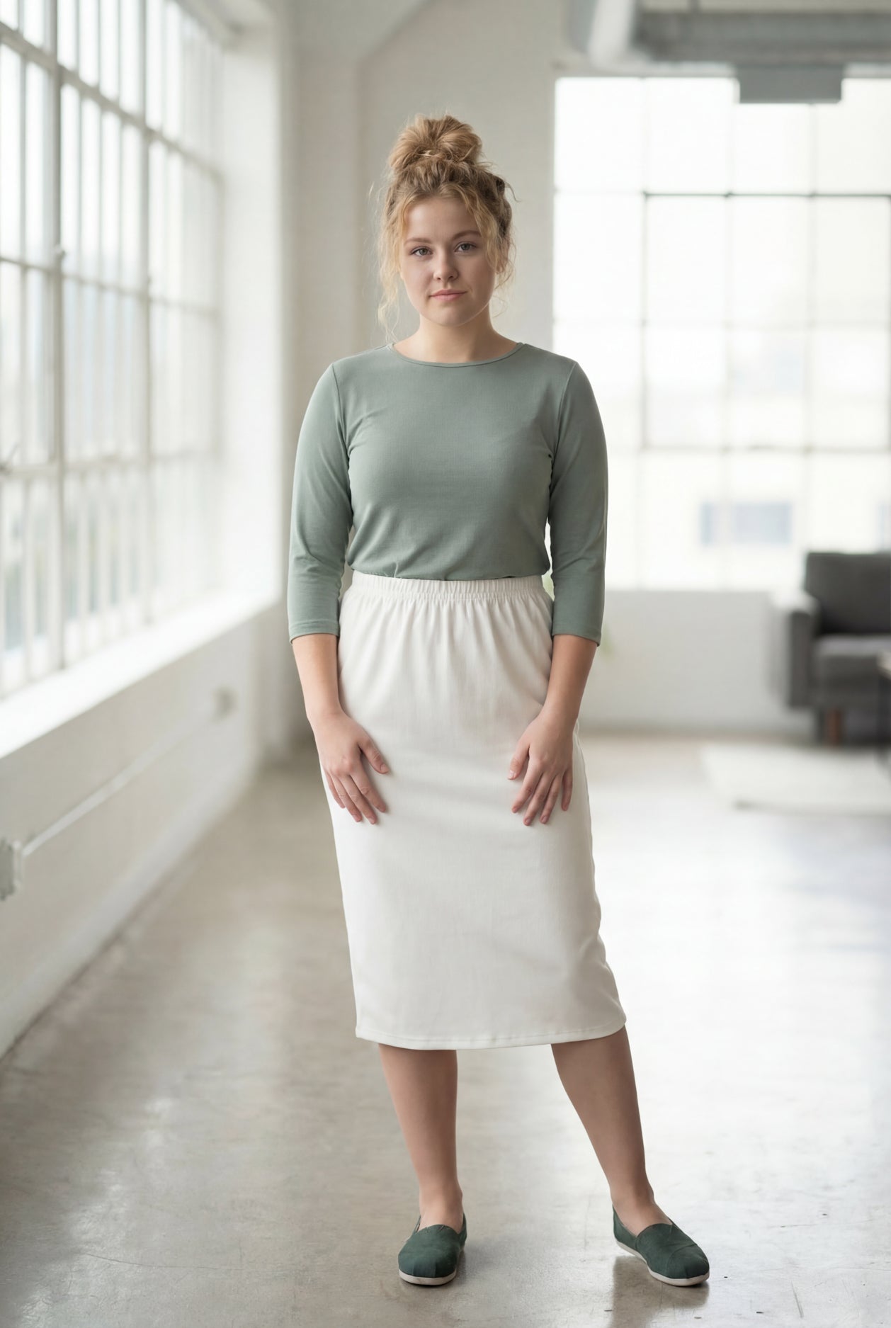 Model wearing Nuggles® 27" Classic Skirt in Off White