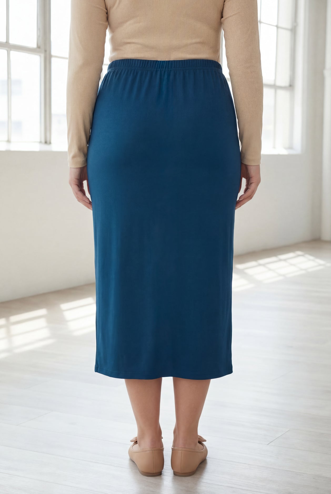 Model wearing Nuggles® 31" Classic Skirt in Peacock Blue