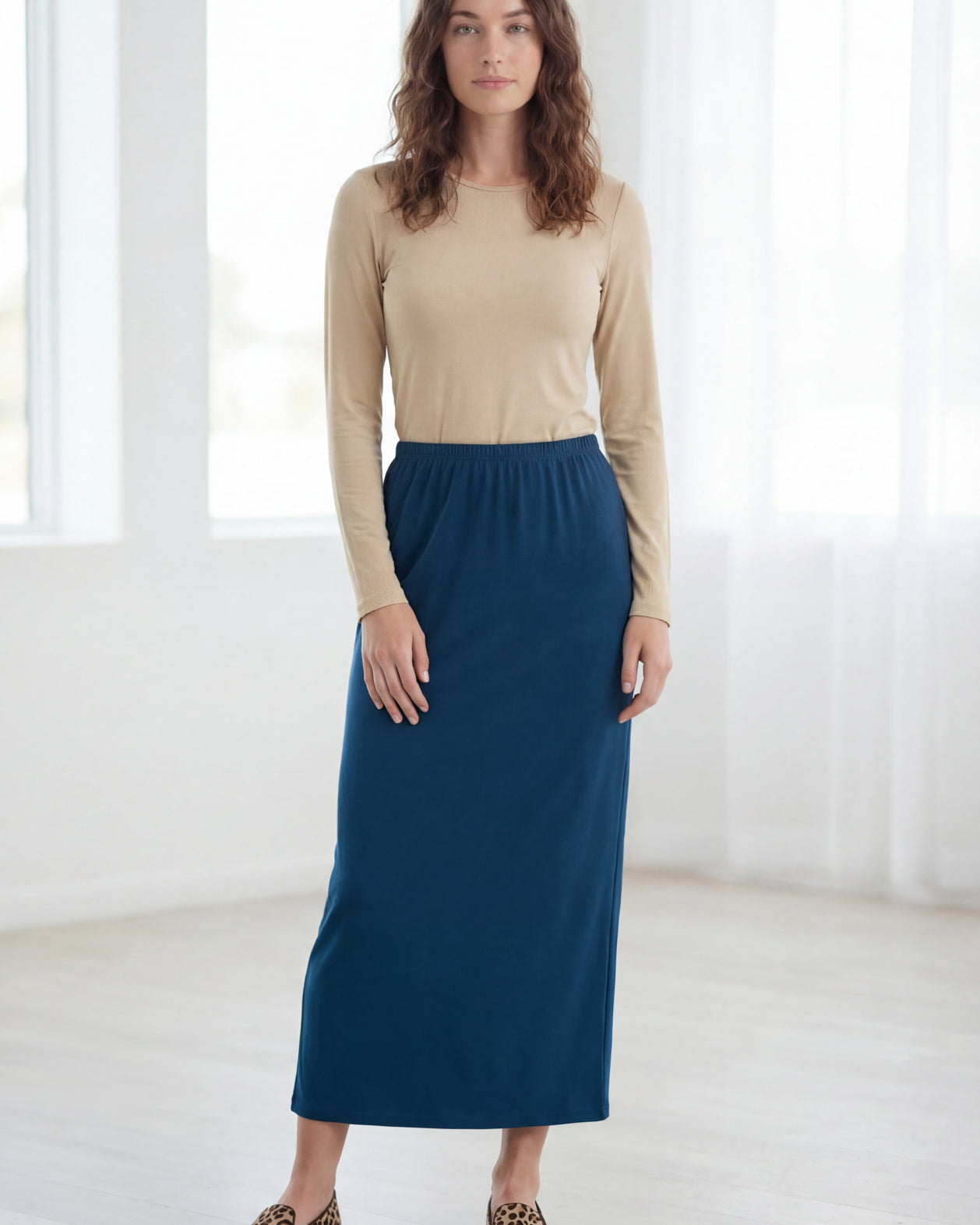 Model wearing Nuggles® 36" Classic Skirt in Peacock