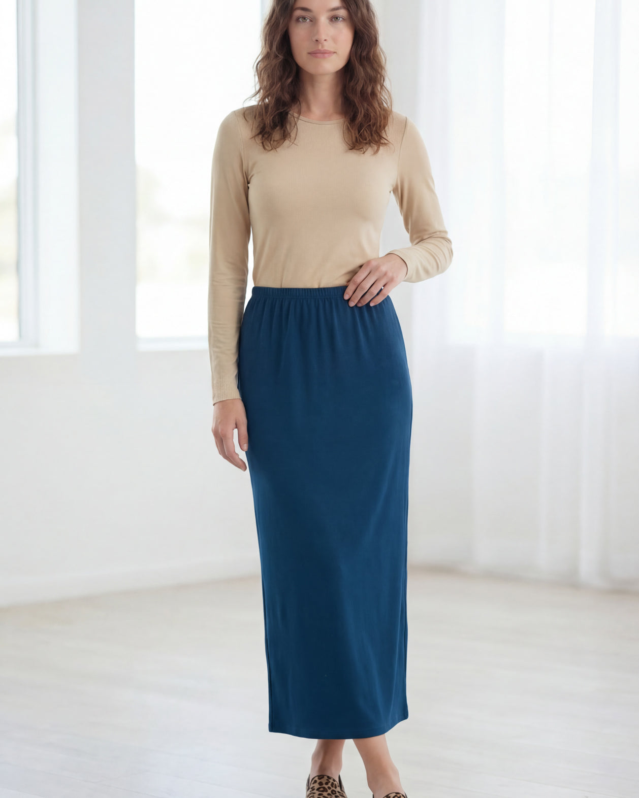 Model wearing Nuggles® 36" Classic Skirt in Peacock