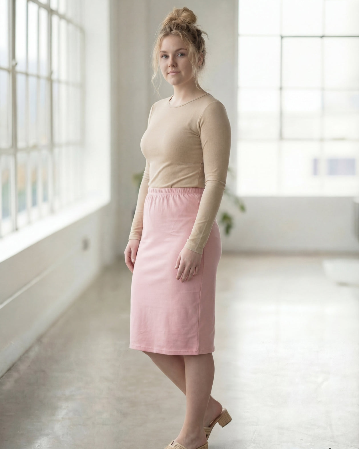 Model wearing Nuggles® 27" Classic Skirt in Rose