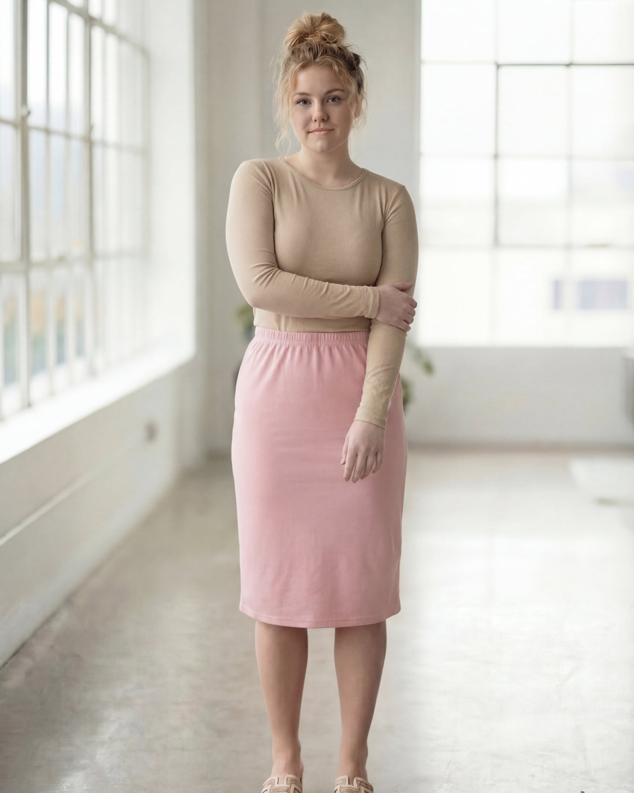 Model wearing Nuggles® 27" Classic Skirt in Rose