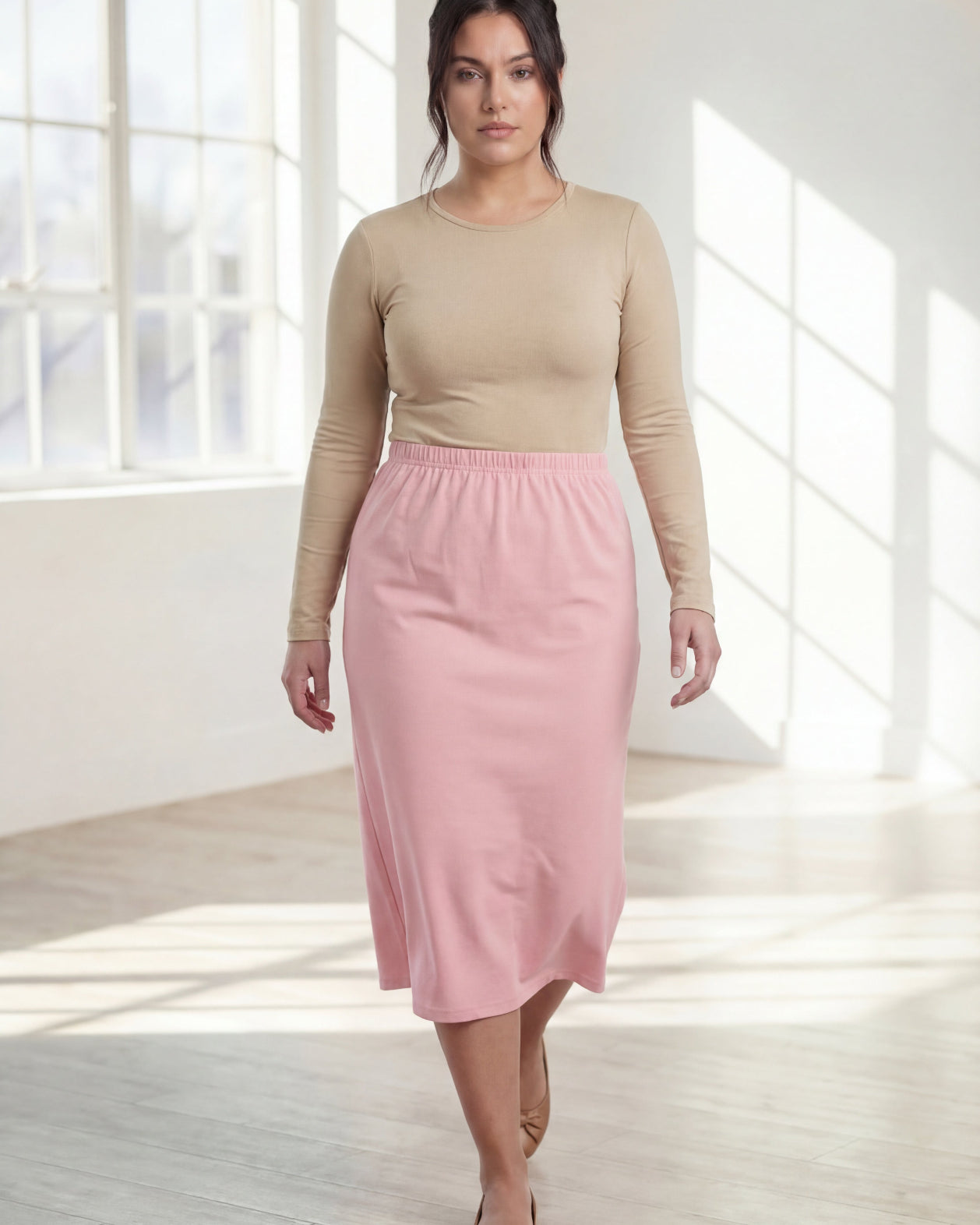 Model wearing Nuggles® 31" Classic Skirt in Rose