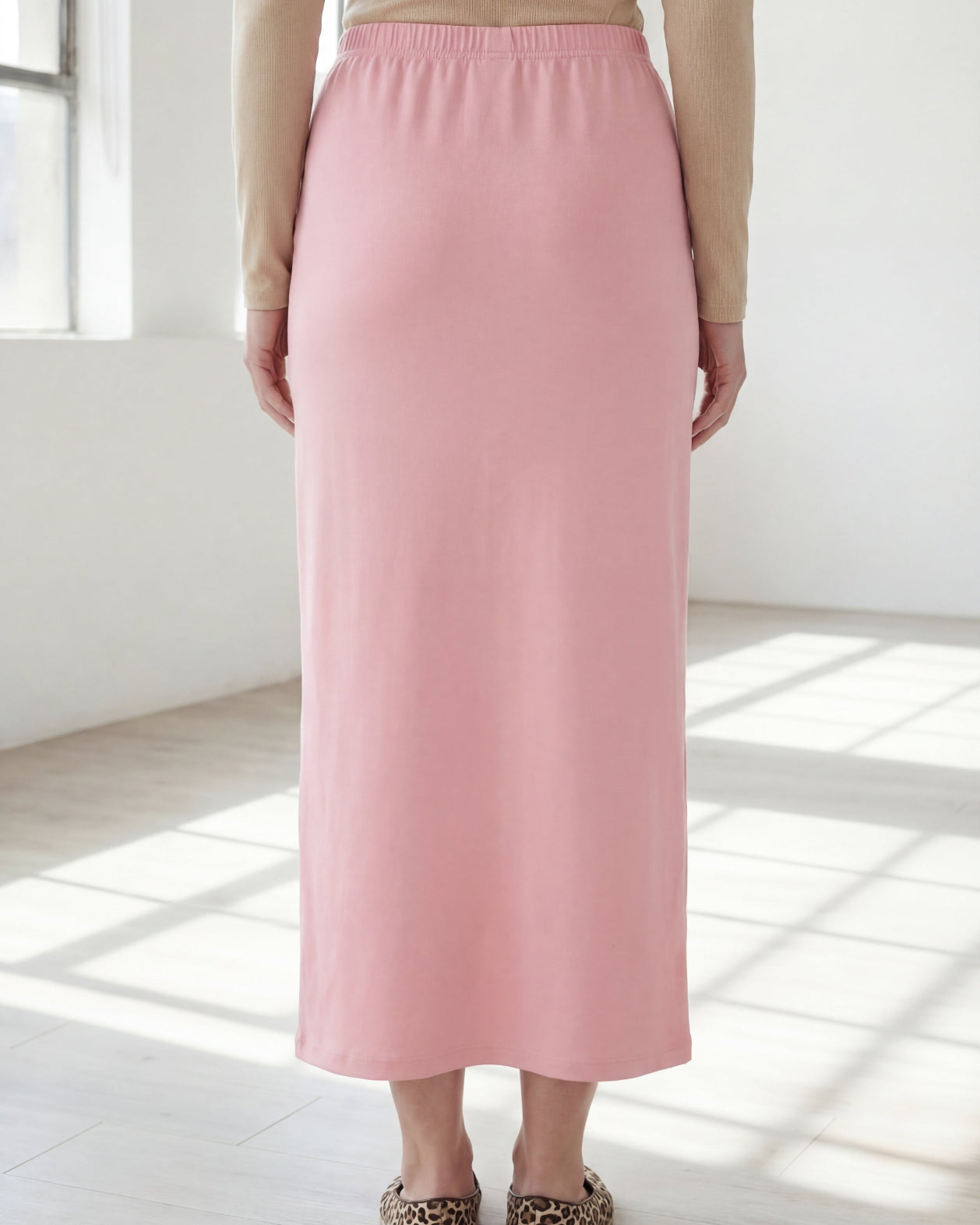Model wearing Nuggles® 36" Classic Skirt in Rose