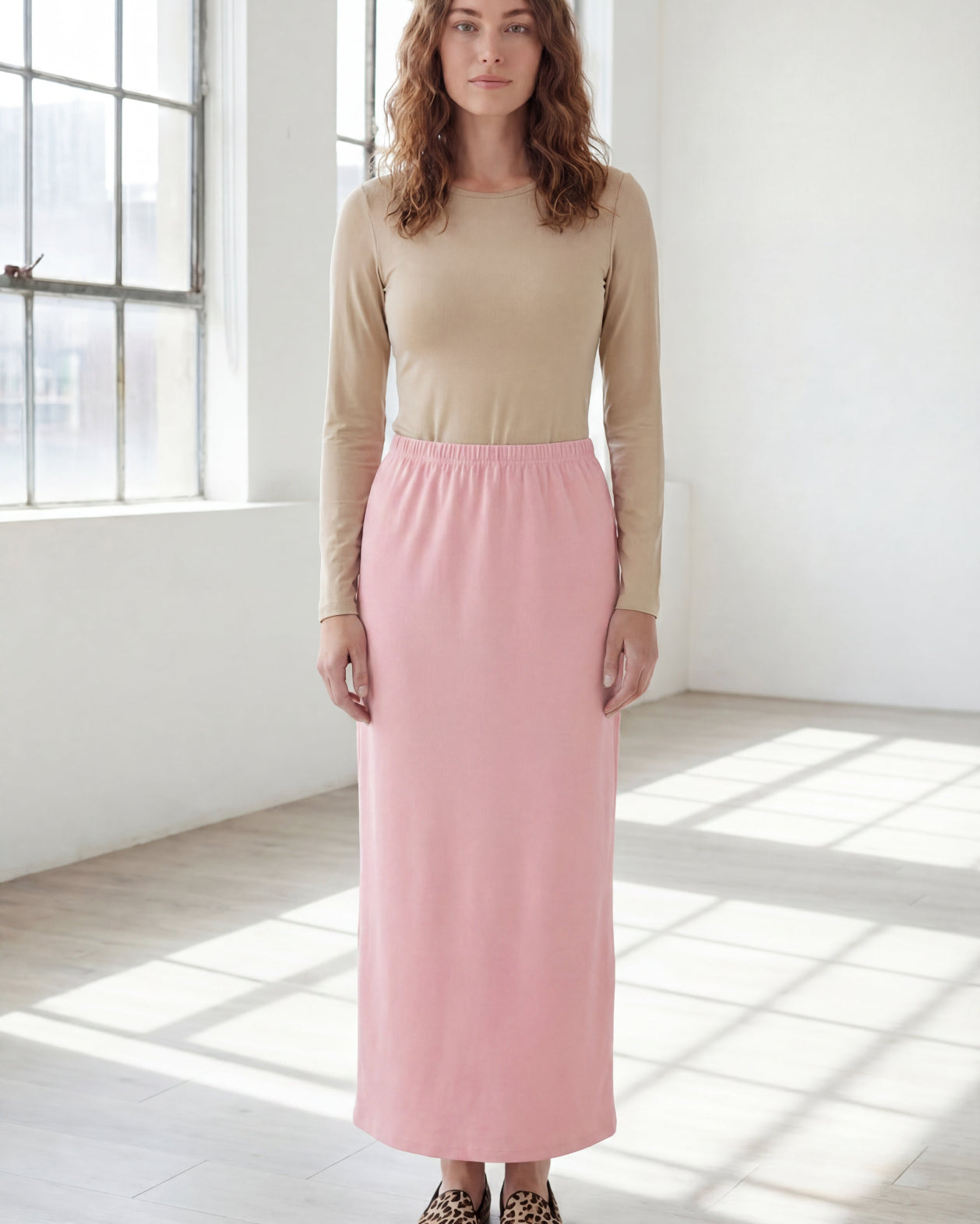 Model wearing Nuggles® 36" Classic Skirt in Rose