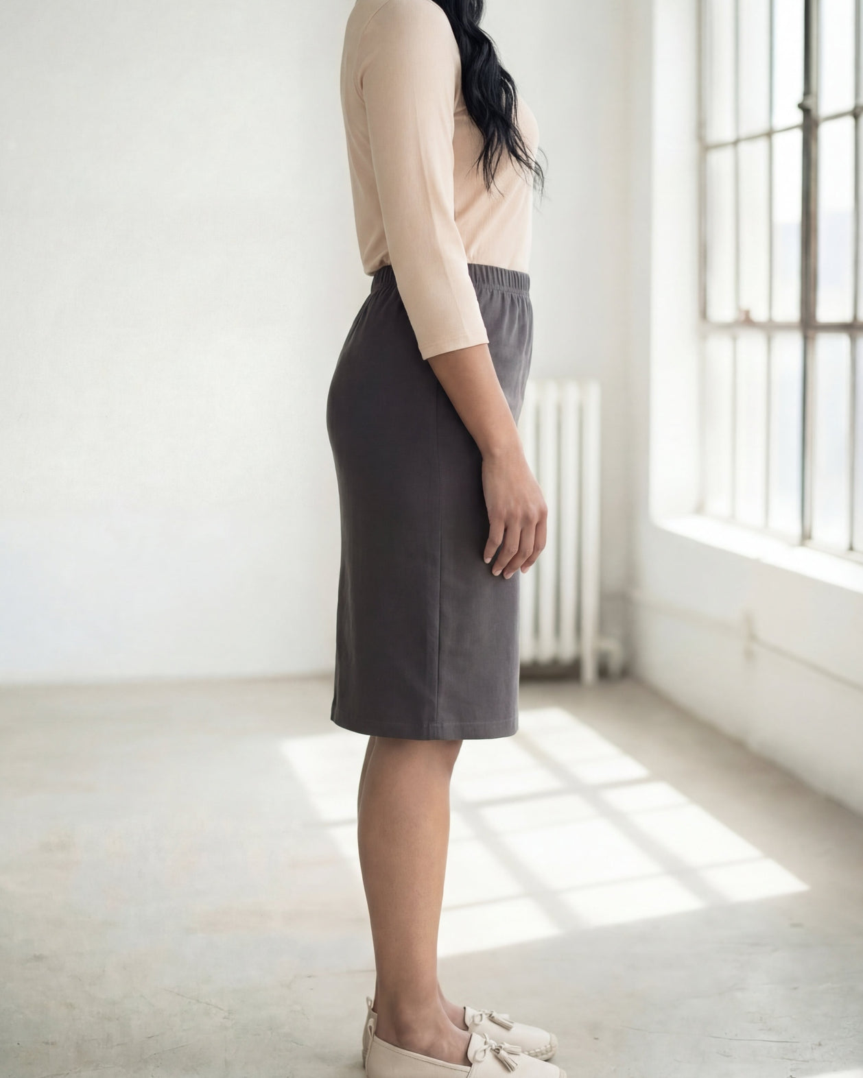 Nuggles® 25-inch classic skirt elastic waistband and straight silhouette