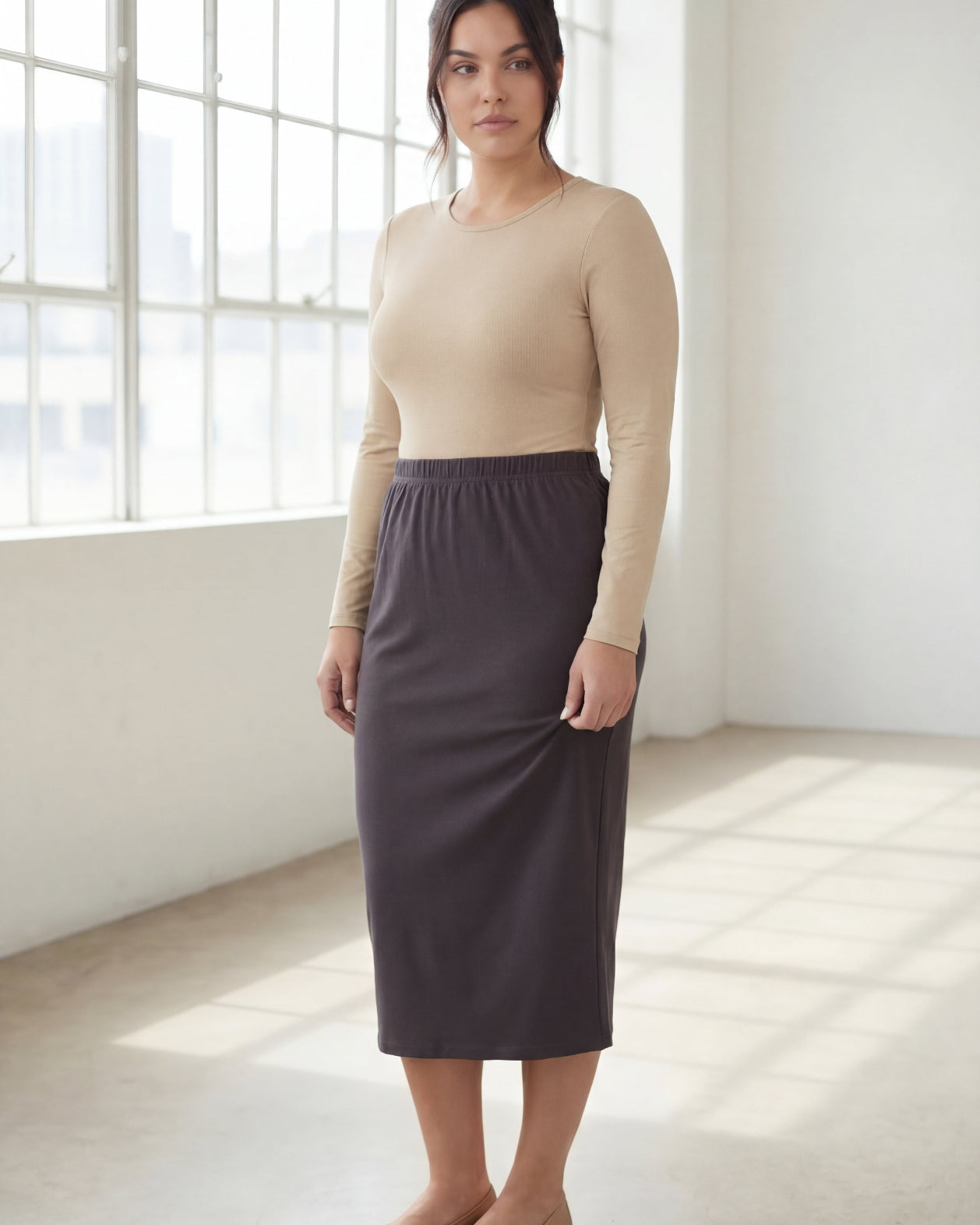 Model wearing Nuggles® 31" Classic Skirt in Steel Gray
