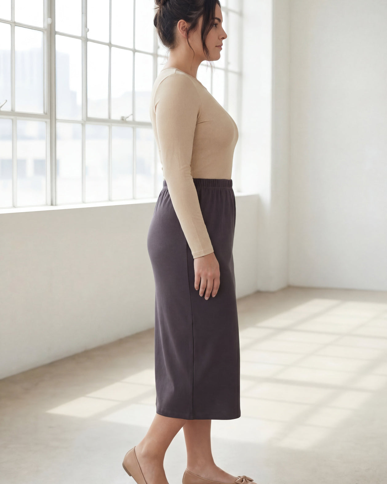 Model wearing Nuggles® 31" Classic Skirt in Steel Gray