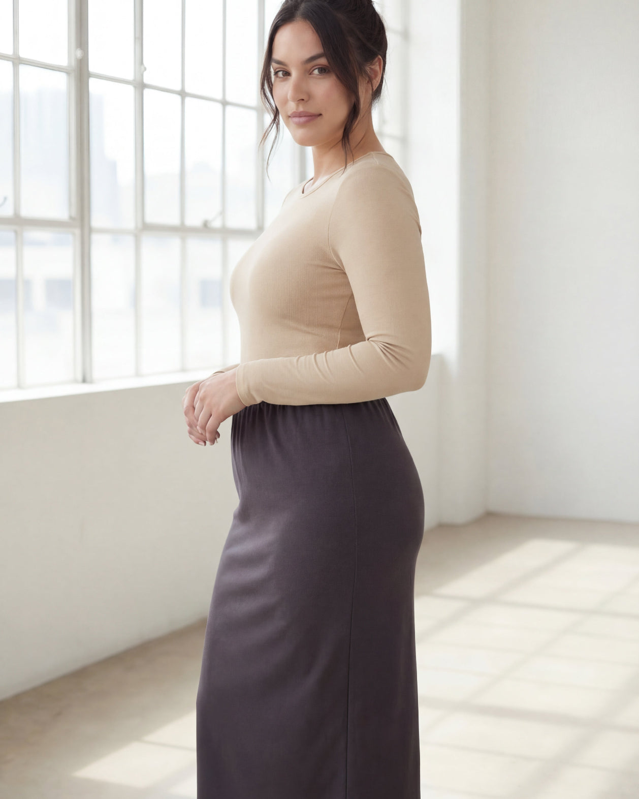 Model wearing Nuggles® 31" Classic Skirt in Steel Gray