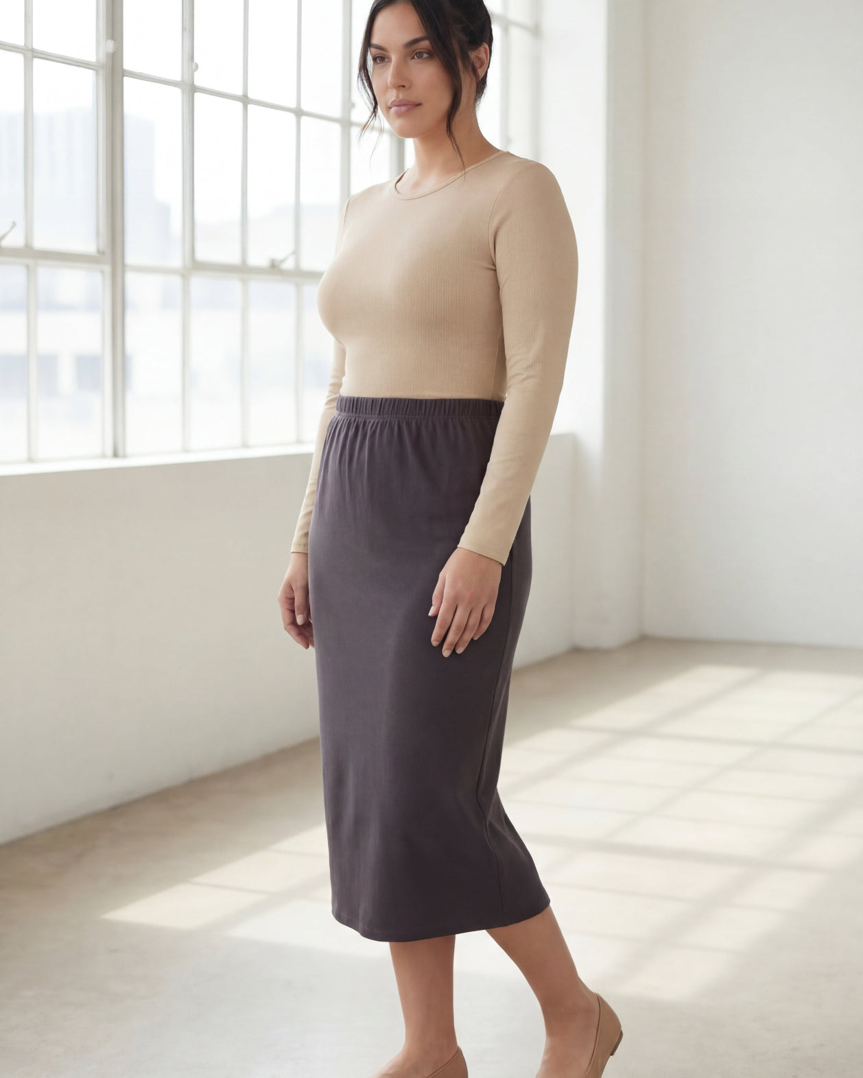 Model wearing Nuggles® 31" Classic Skirt in Steel Gray