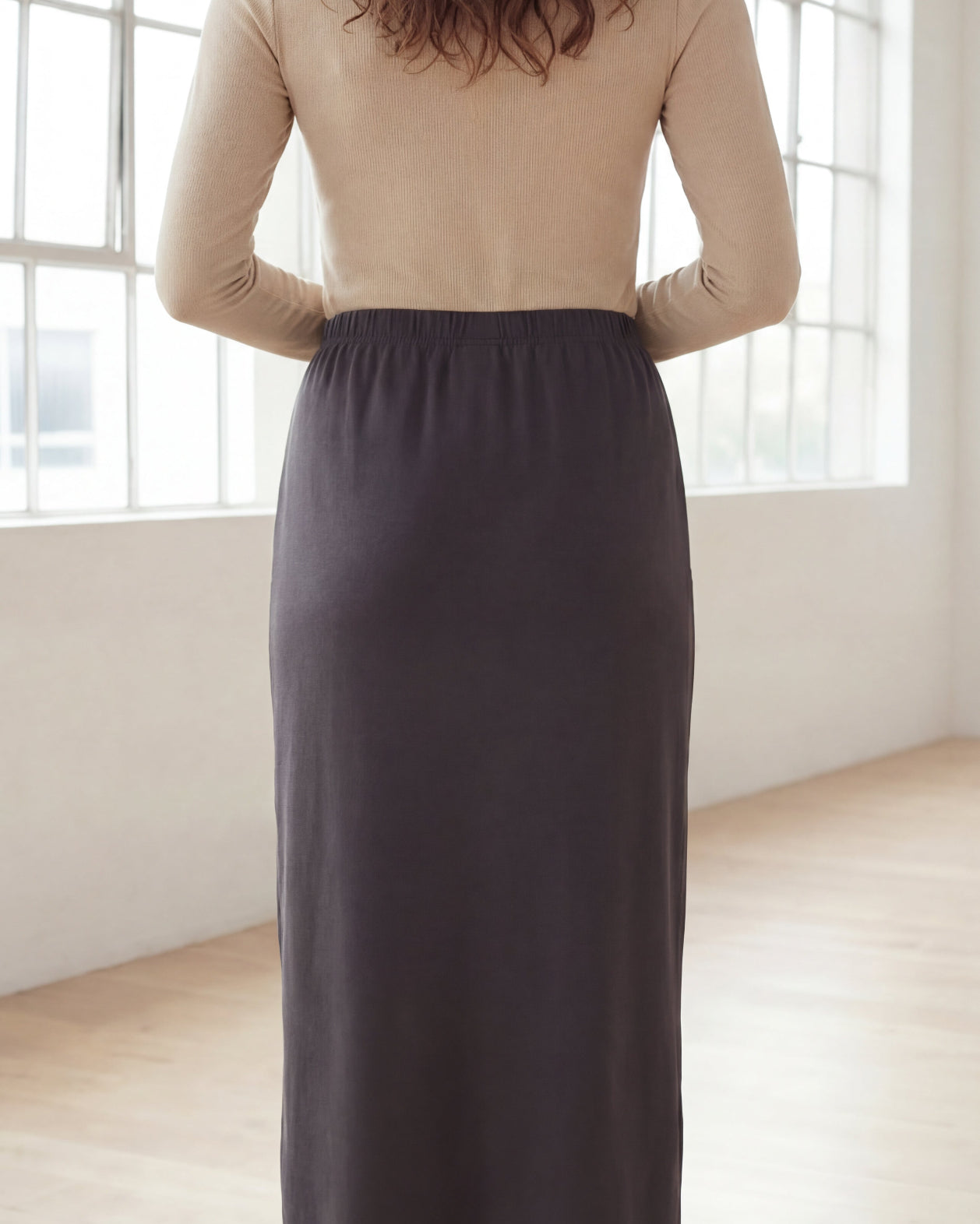 Model wearing Nuggles® 36" Classic Skirt in Steel Gray