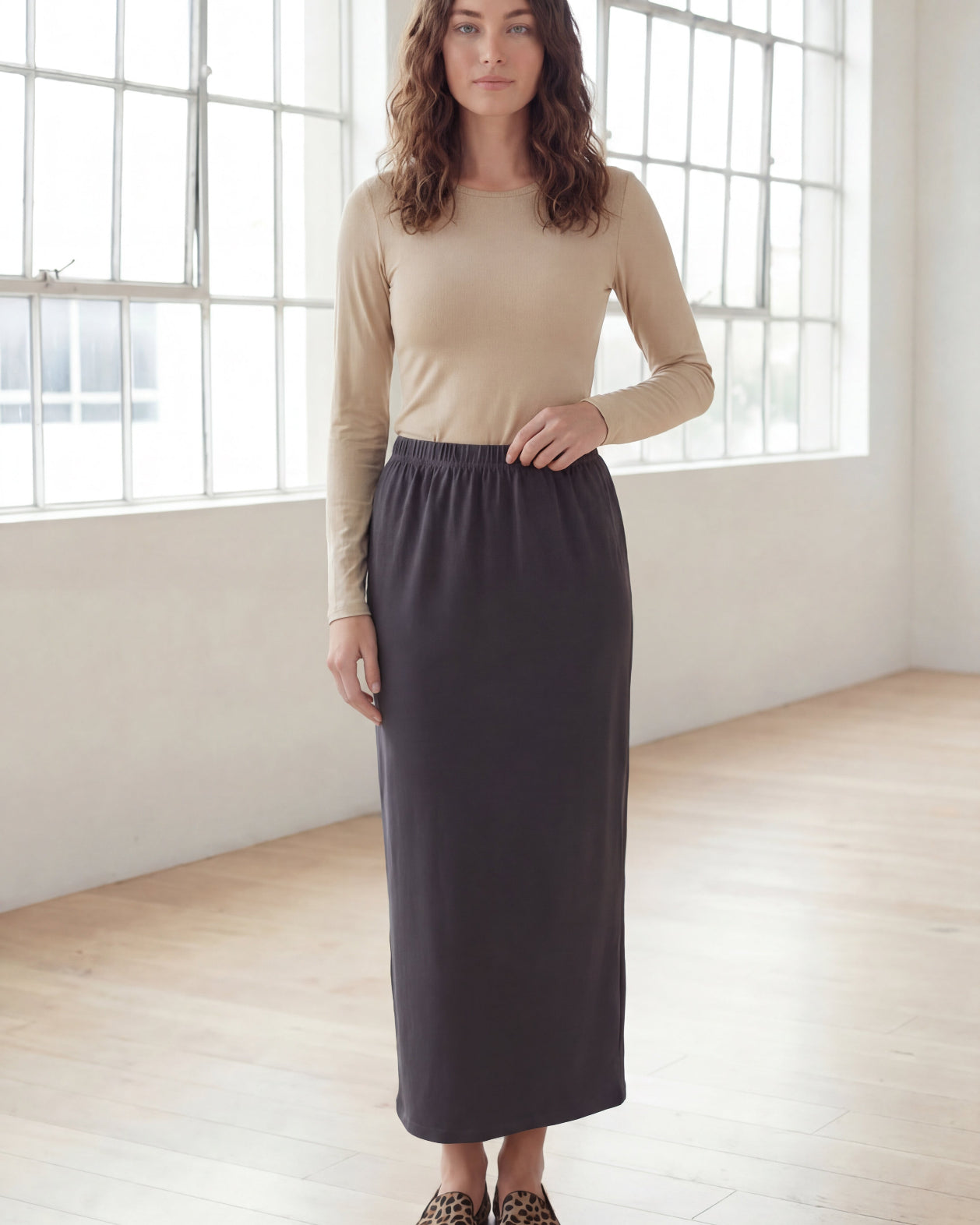 Model wearing Nuggles® 36" Classic Skirt in Steel Gray