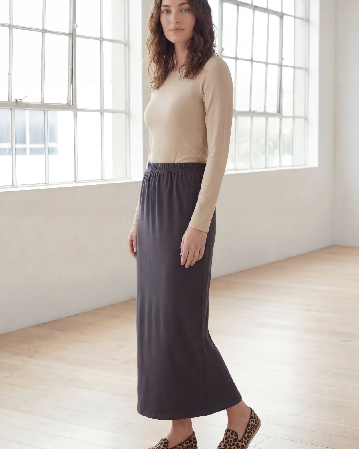 Model wearing Nuggles® 36" Classic Skirt in Steel Gray