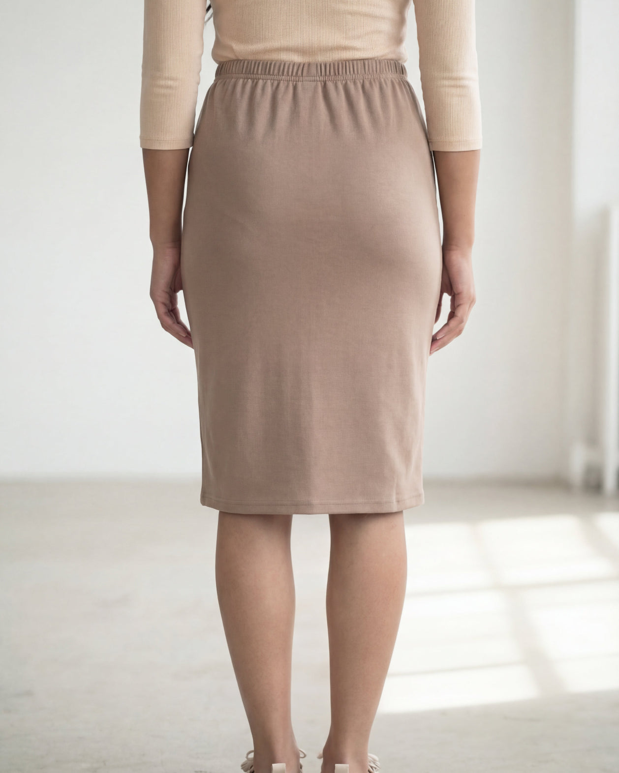 Model wearing Nuggles® 25" Classic Skirt in Taupe