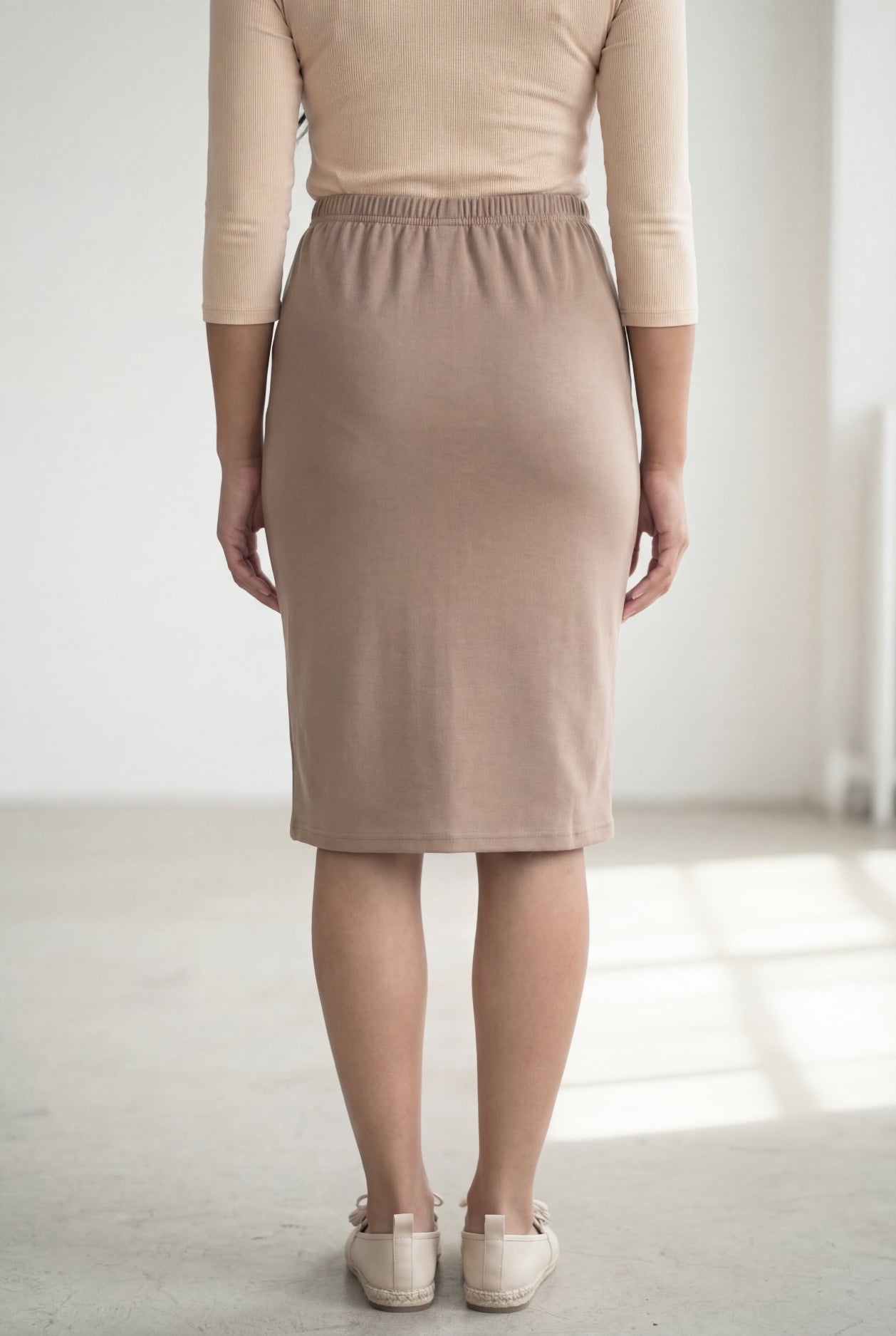 Model wearing Nuggles® 25" Classic Skirt in Taupe