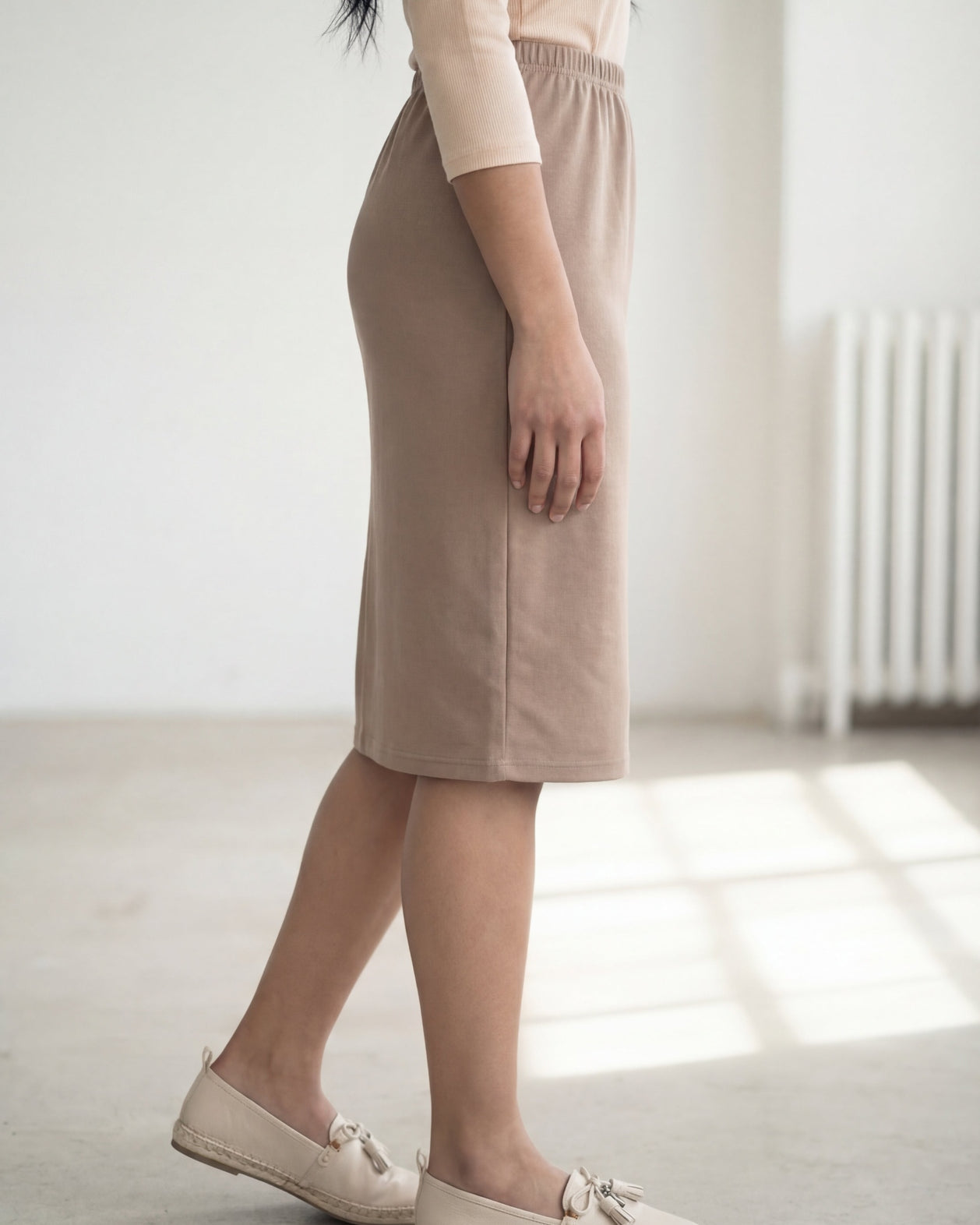 Model wearing Nuggles® 25" Classic Skirt in Taupe
