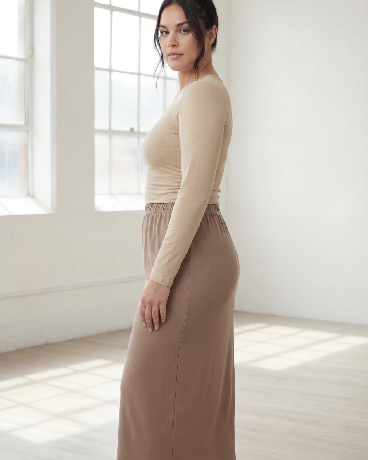 Model wearing Nuggles® 31" Classic Skirt in Taupe