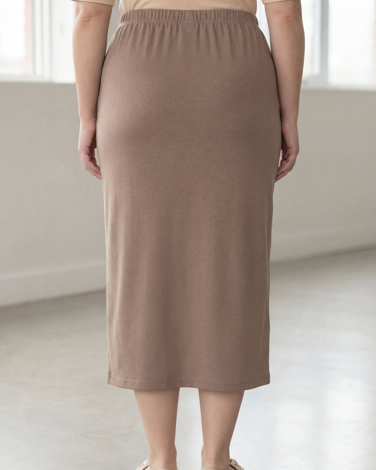 Model wearing Nuggles® 34" Classic Skirt in Taupe