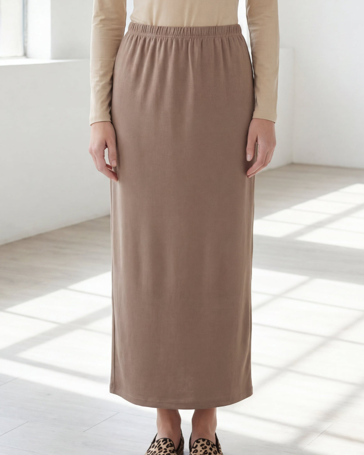 Model wearing Nuggles® 36" Classic Skirt in Taupe
