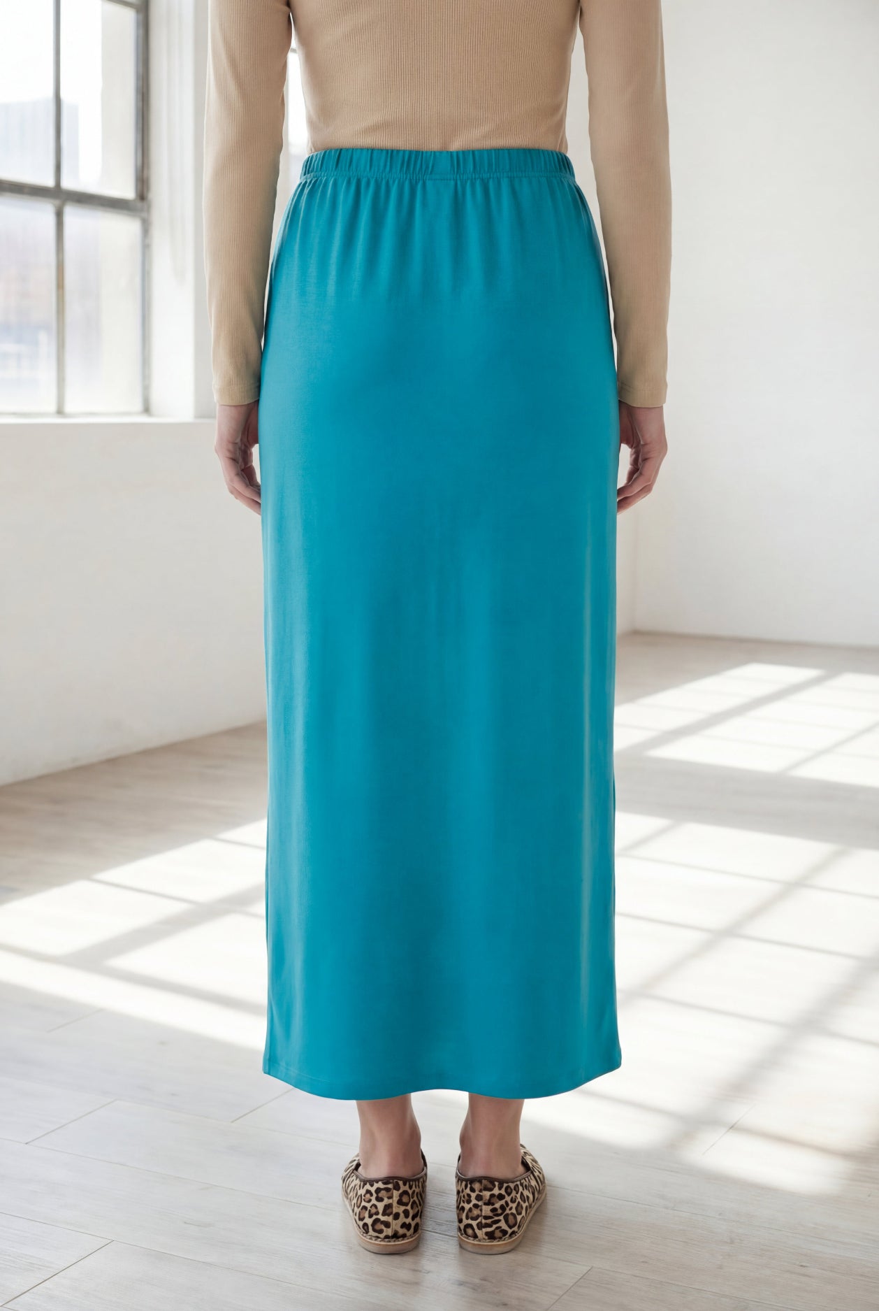 Model wearing Nuggles® 36" Classic Skirt in Teal