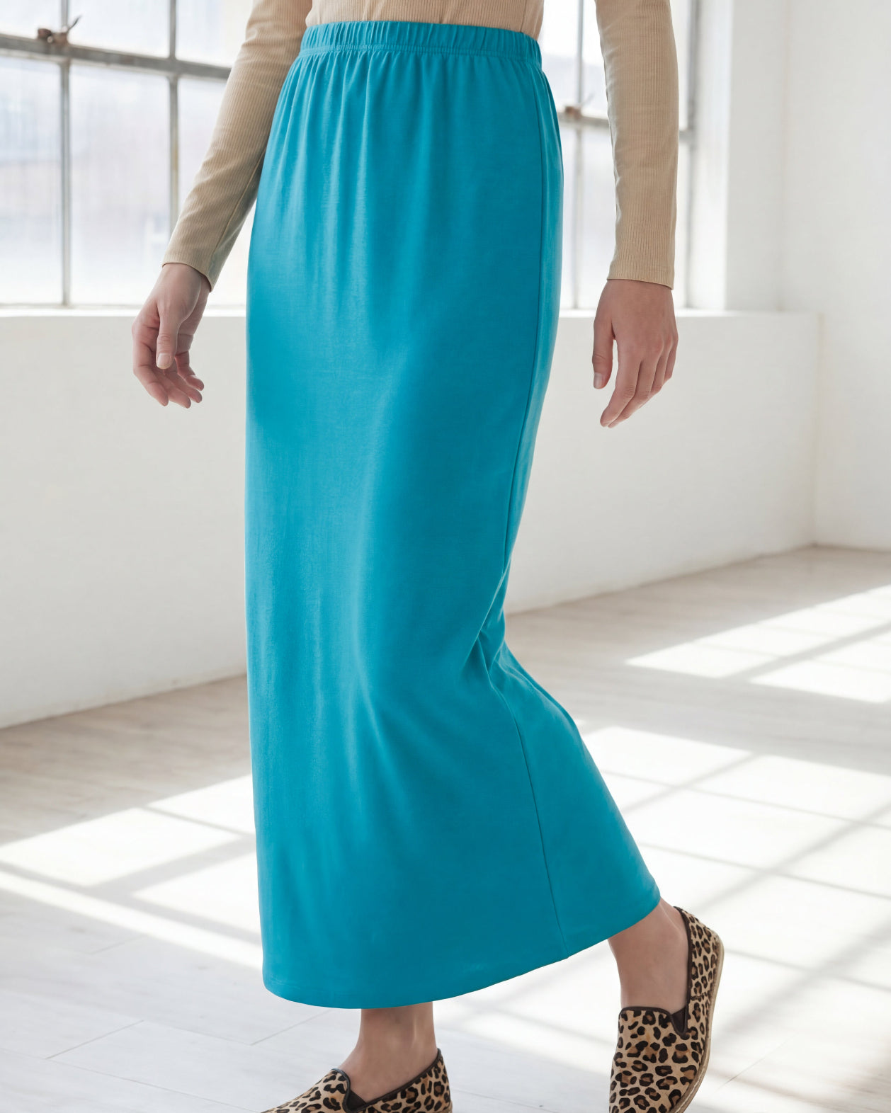 Model wearing Nuggles® 36" Classic Skirt in Teal