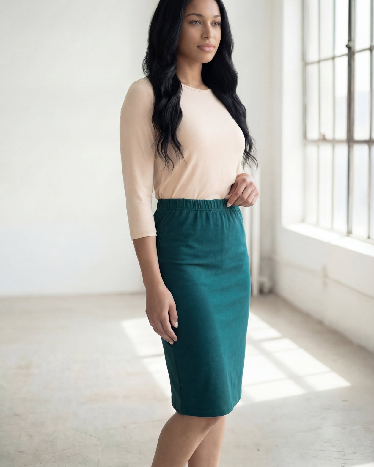 Nuggles® 25-inch classic skirt elastic waistband and straight silhouette
