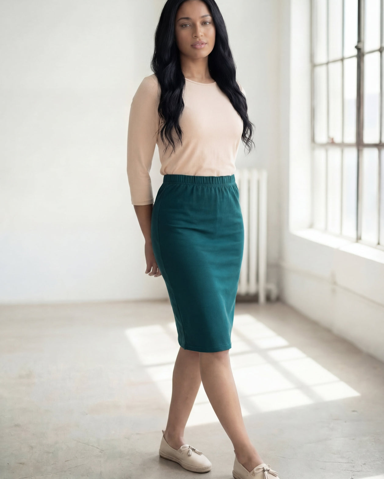 Nuggles® 25-inch classic skirt elastic waistband and straight silhouette