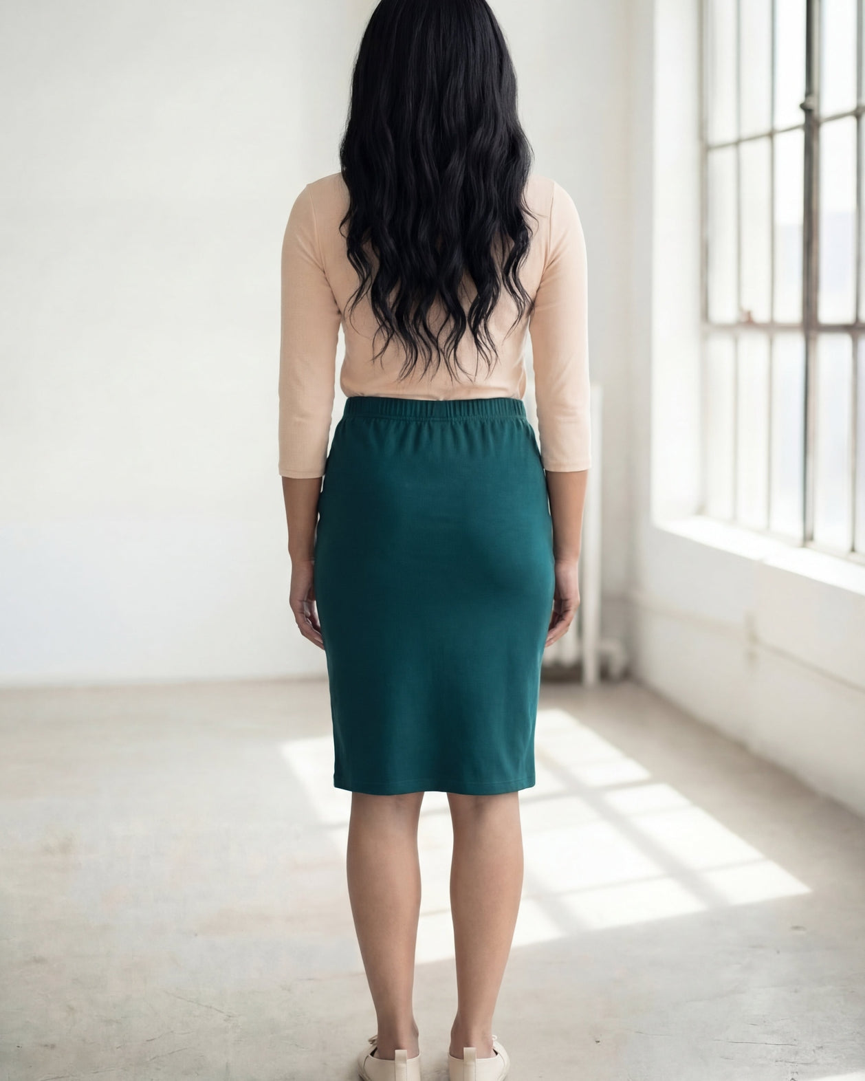 Nuggles® 25-inch classic skirt elastic waistband and straight silhouette