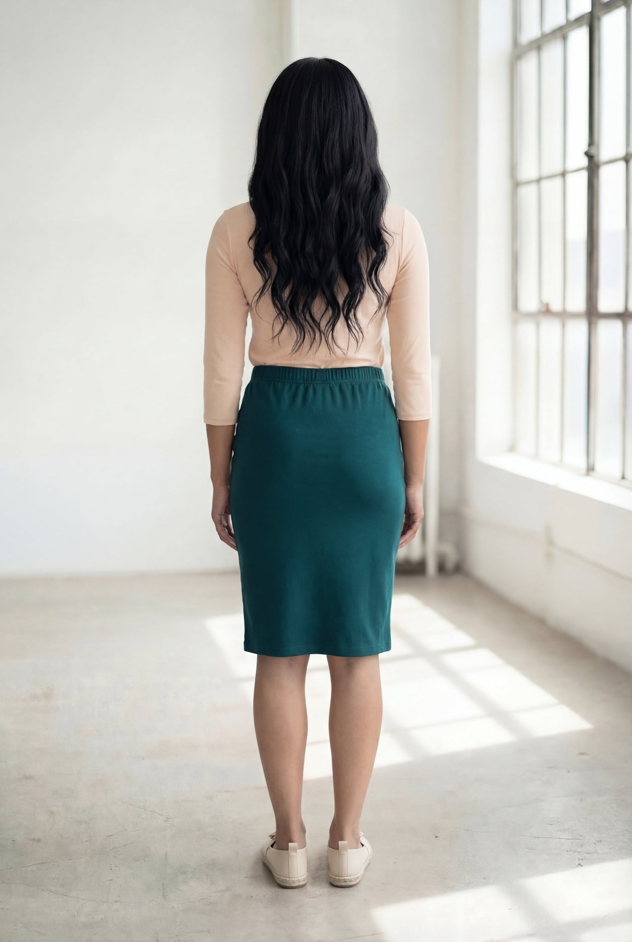 Nuggles® 25-inch classic skirt elastic waistband and straight silhouette
