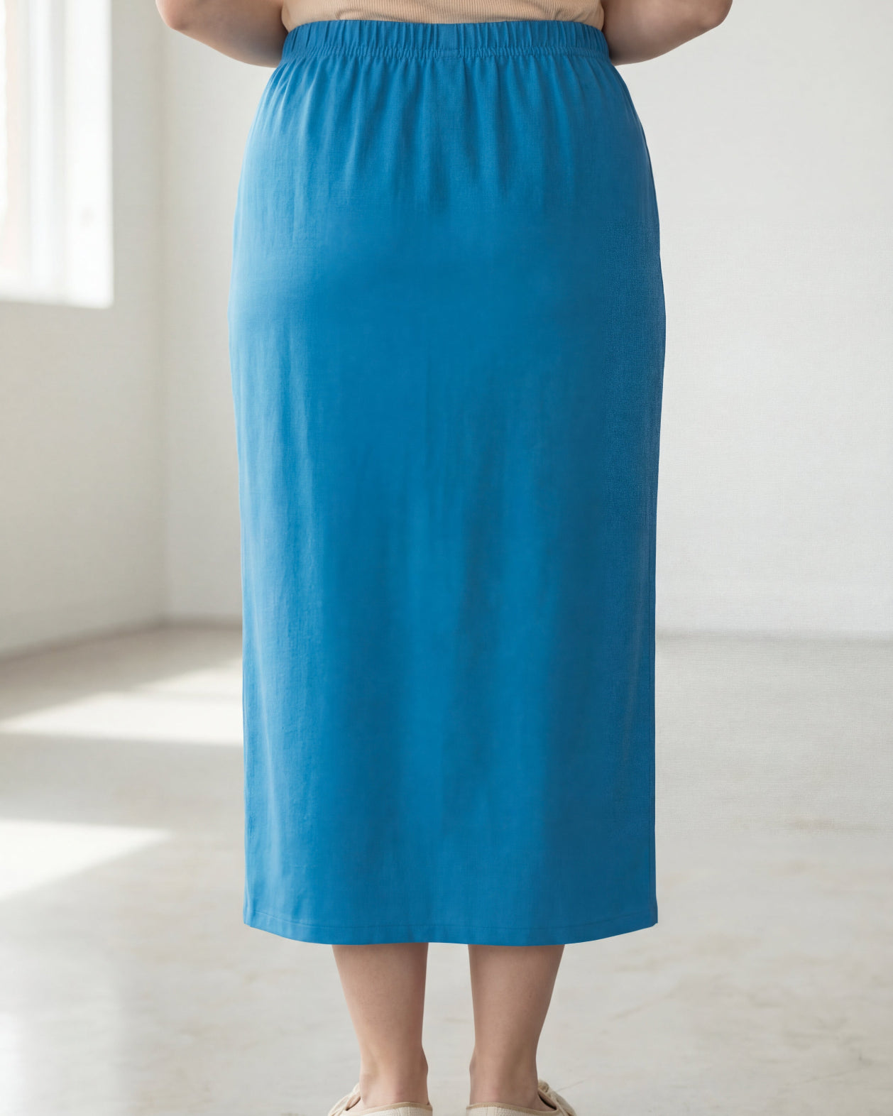 Model wearing Nuggles® 34" Classic Skirt in Turquoise