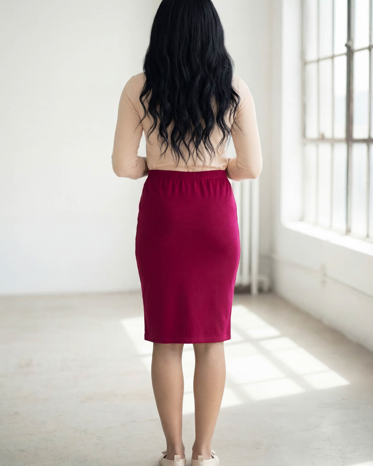 Nuggles® 25-inch classic skirt elastic waistband and straight silhouette