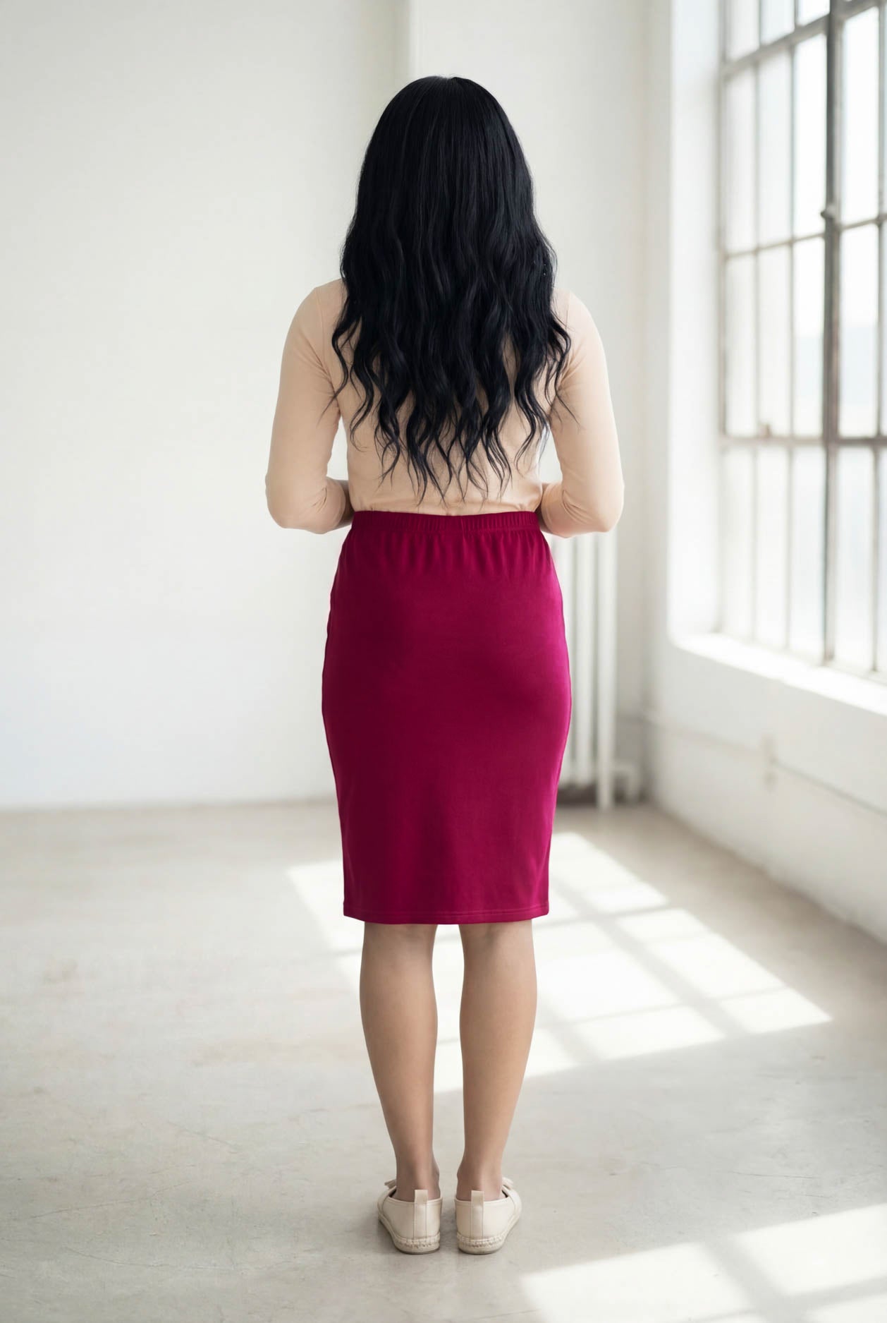 Nuggles® 25-inch classic skirt elastic waistband and straight silhouette