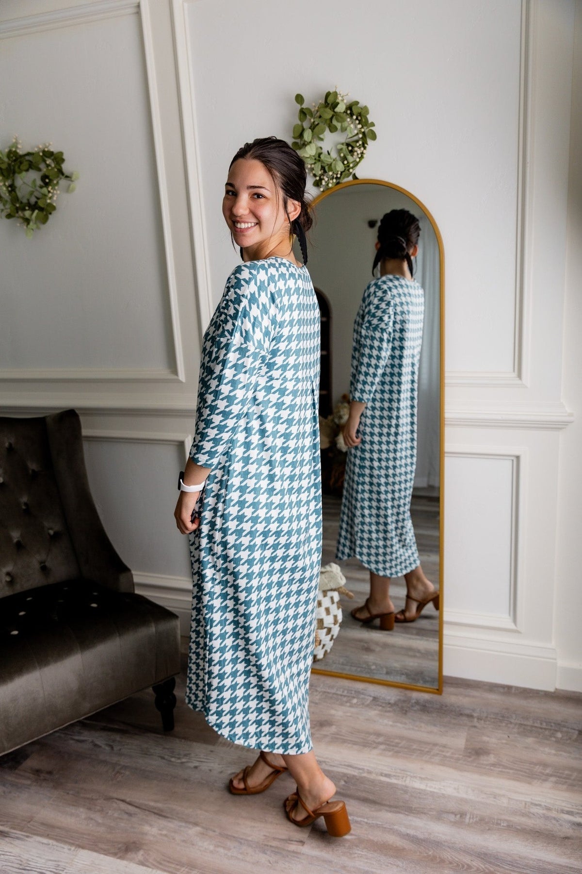 Discover women’s modest blue dresses at Nuggles®—navy, chambray, and sky-blue styles designed for comfort, confidence, and timeless modest fashion.
