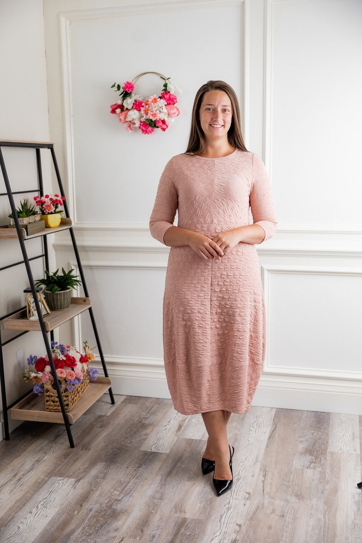 Discover women’s modest pink dresses at Nuggles®—rose, blush, and mauve hues in midi & maxi lengths for effortless modest elegance.