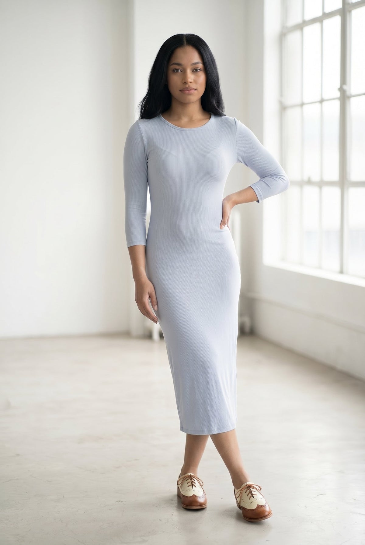 A women wearing a ribbed layering dress.