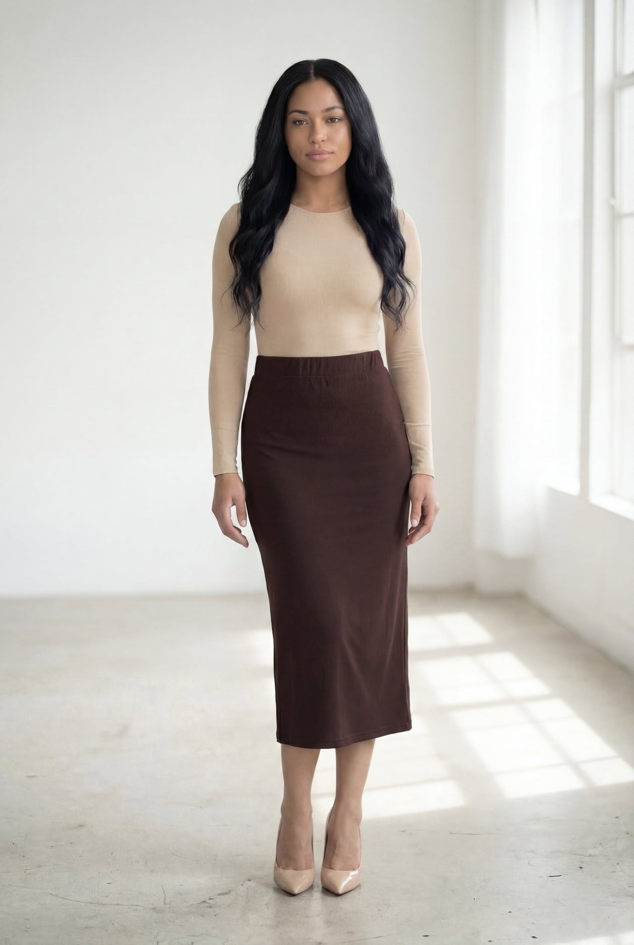 Model wearing Nuggles® 31" Lightweight Lined Pencil Skirt