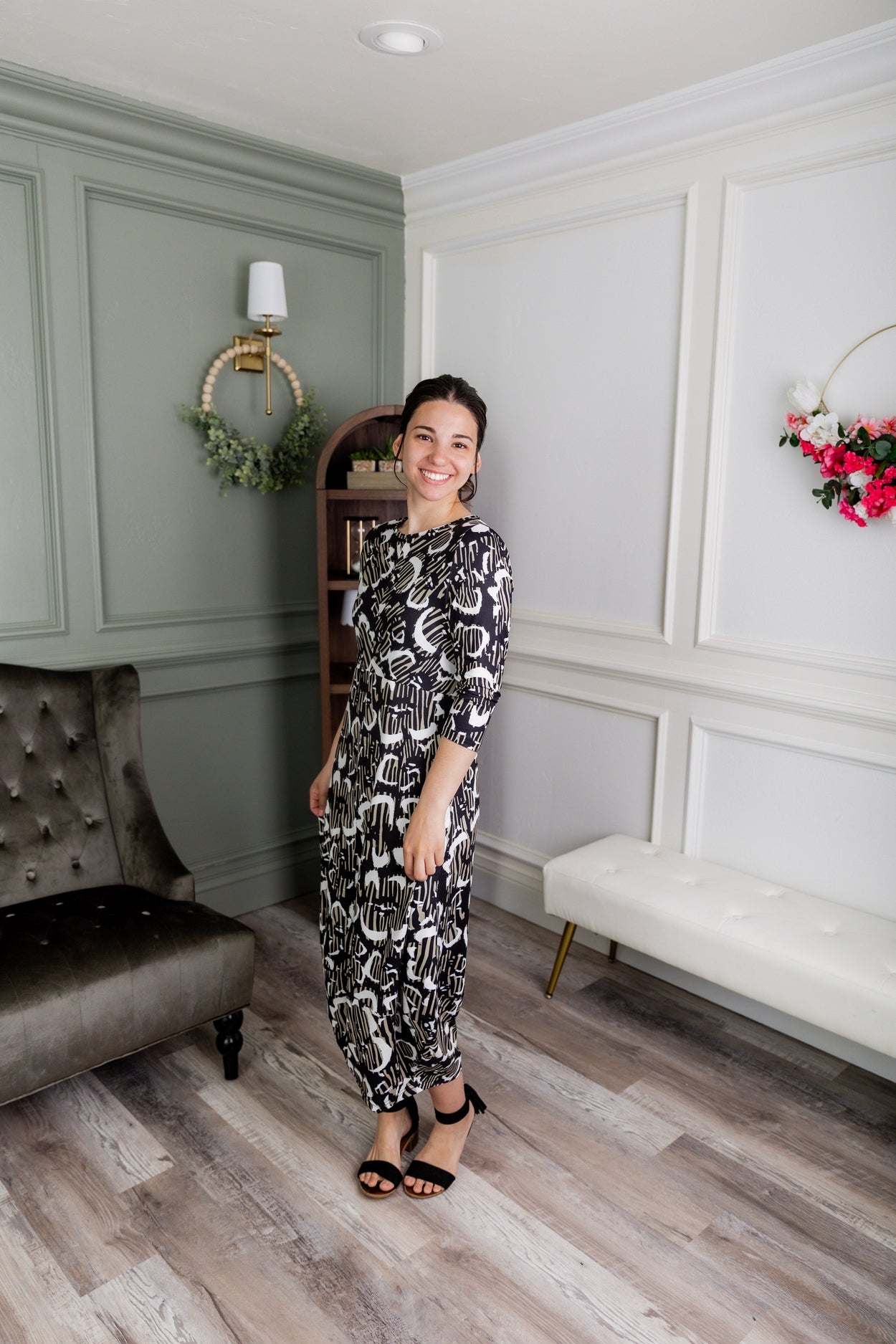 Model wearing Nuggles®  Cindy Bubble Dress in Mocha Brushstroke 