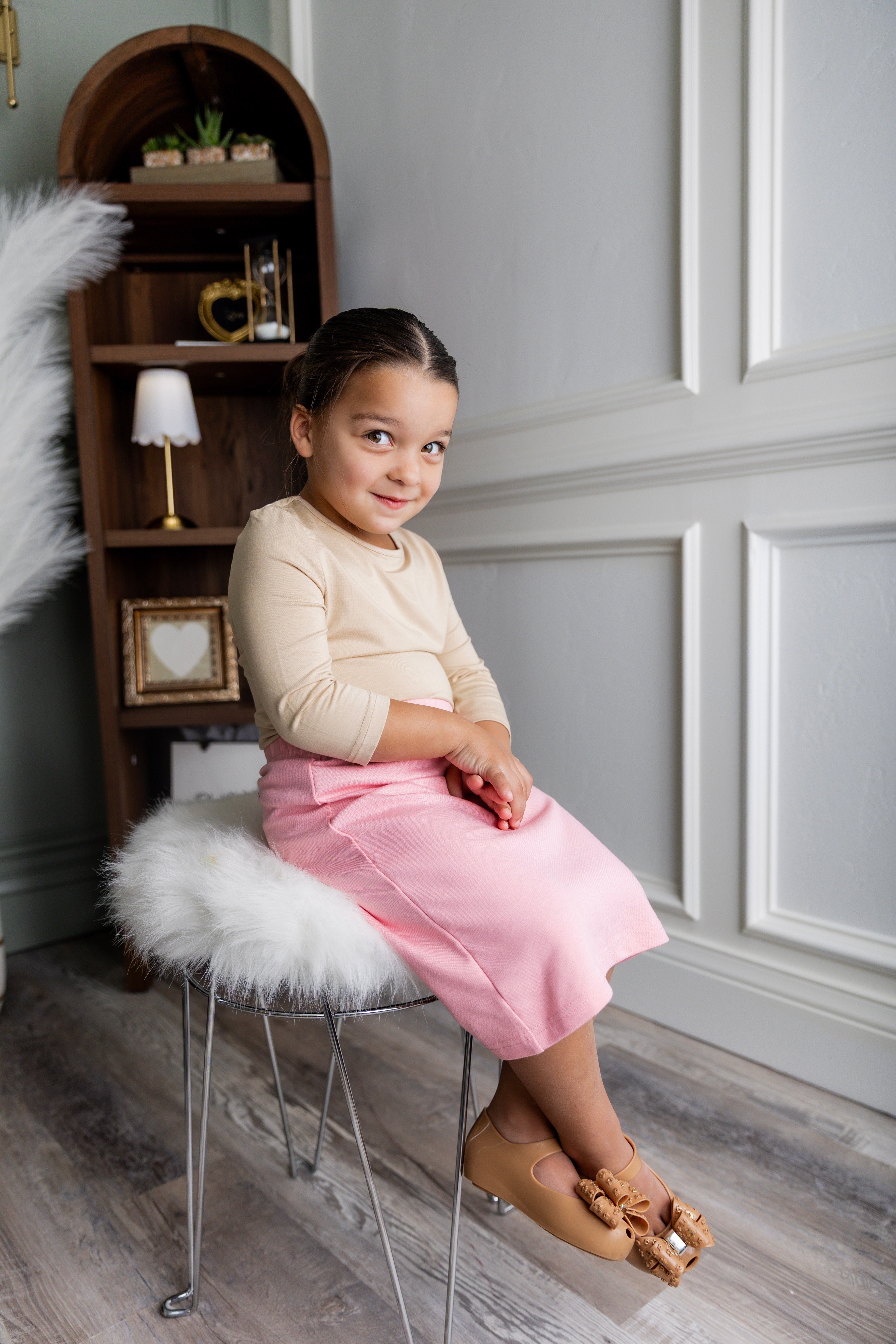 Our Nuggles® Girls' midi classic skirt in with elastic waistband and straight silhouette