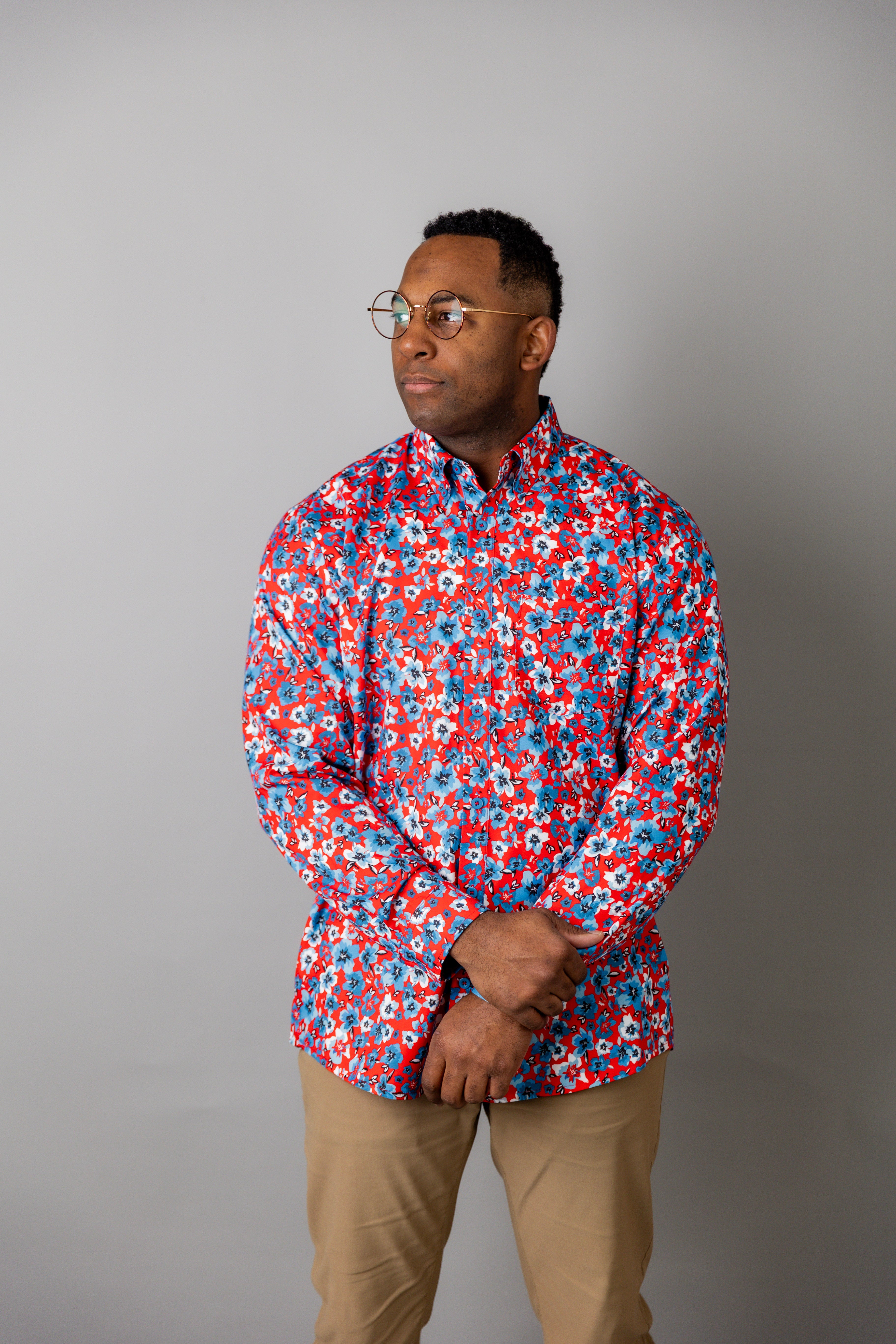 Model wearing Nuggles® Men's Button Down Shirt in Redwood Scatter