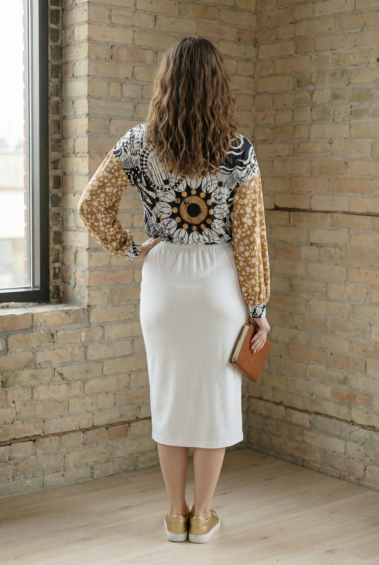 Model wearing the Nuggles® Bryauna Top in Sunlit Collage