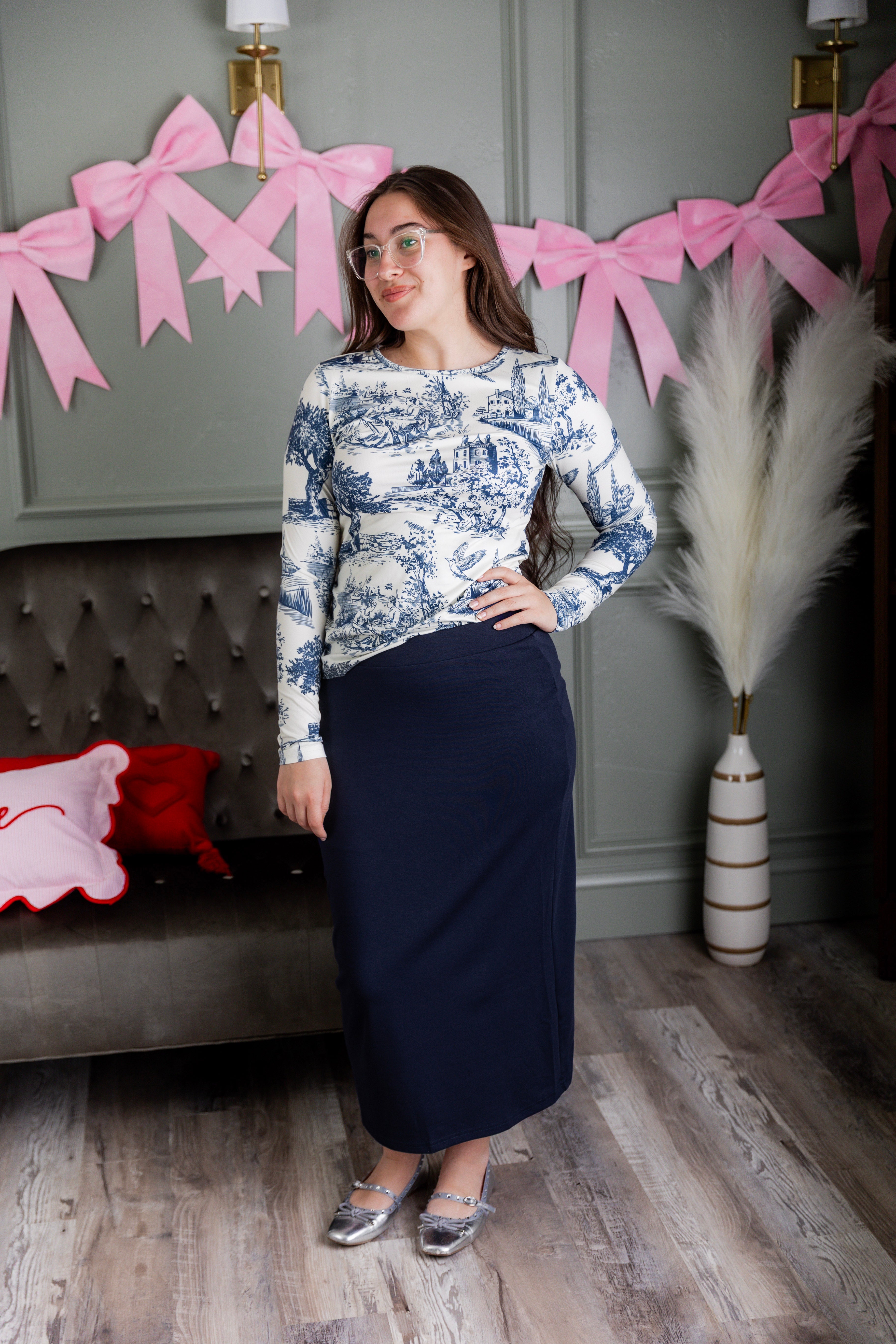 Model wearing Nuggles® 31" Relaxed Skirt in Navy